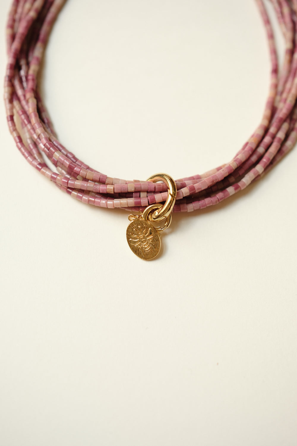 QUEEN BEE CHARM - KOLYE UCU