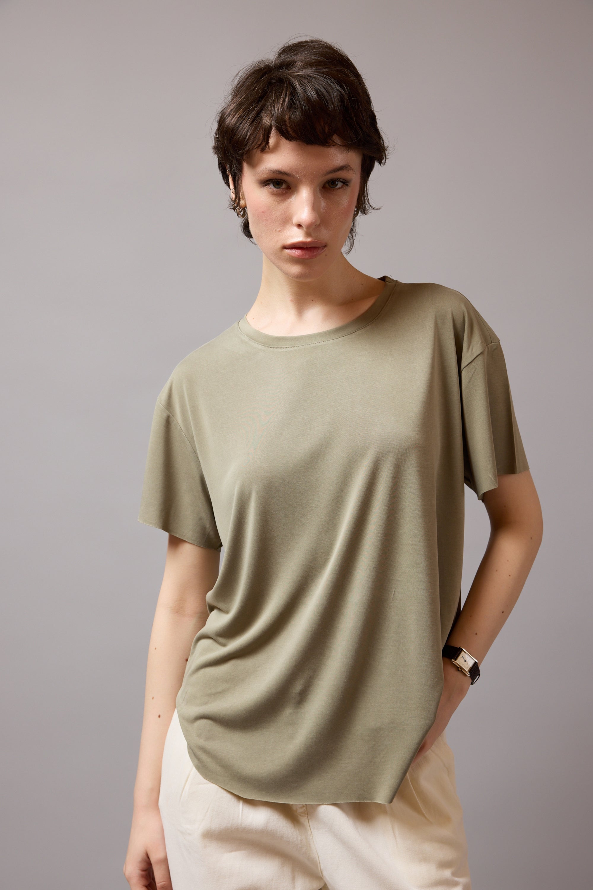 DOKUMLU MODAL KISA KOLLU T-SHIRT KUF YESILI