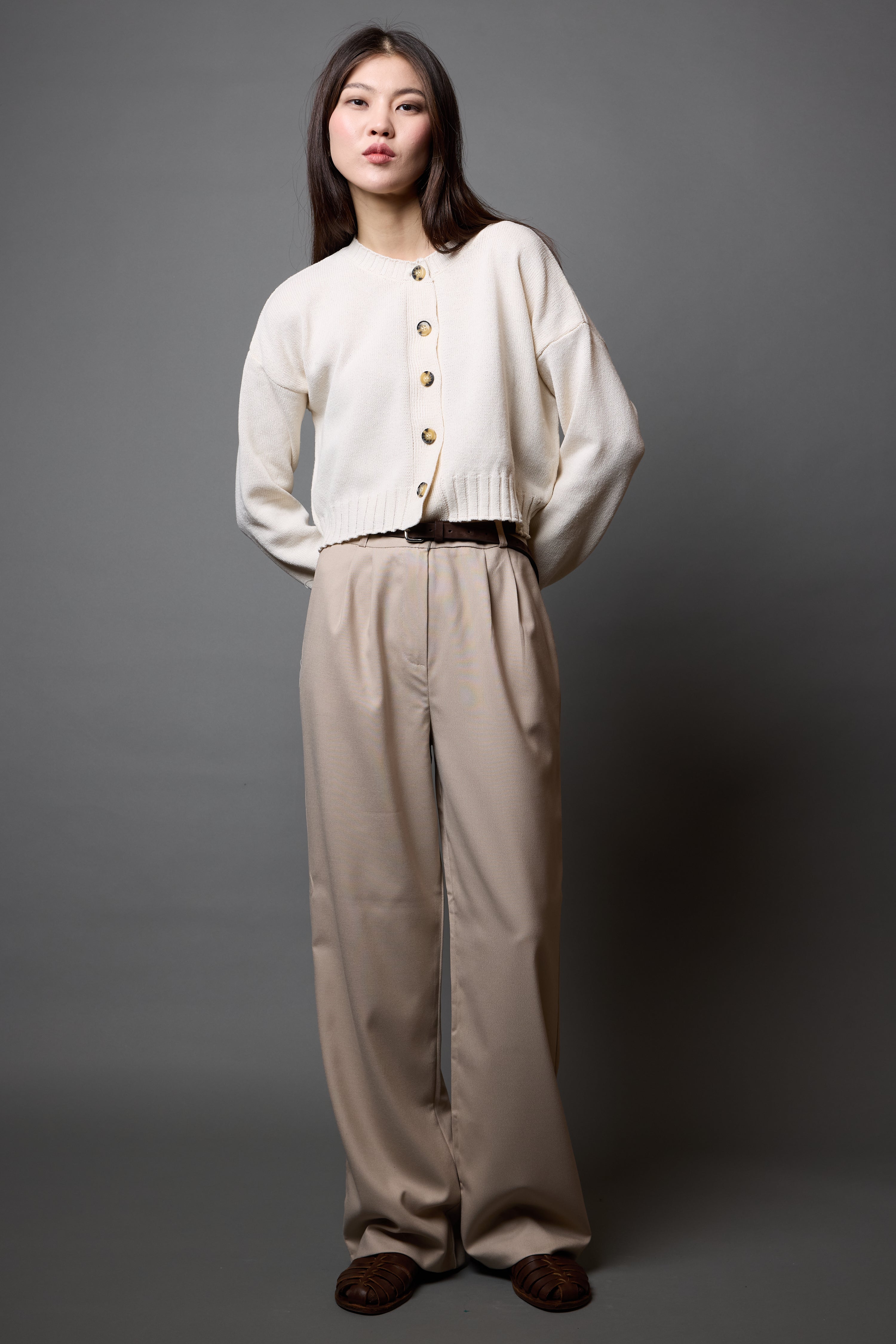 DÜĞMELİ ÖRGÜ HIRKA KREM
