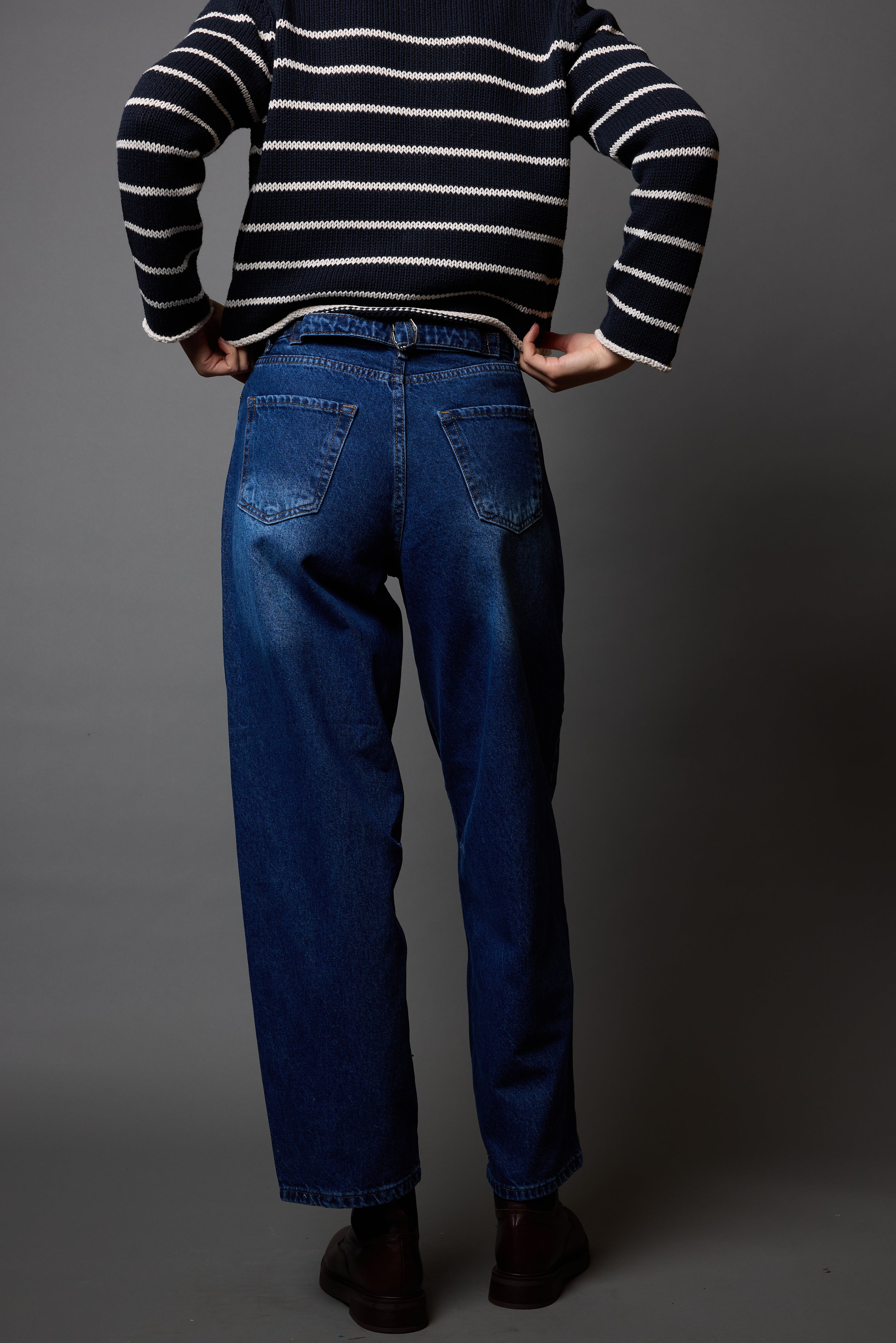 STRAIGHT FIT GENİŞ PAÇA KEMER DETAYLI JEAN