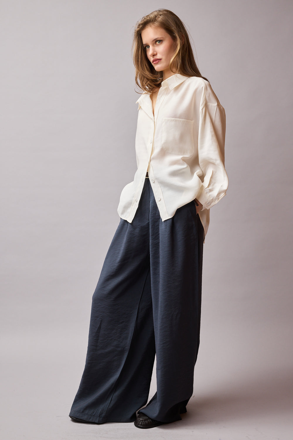 DOKUMLU CEPLI TENSEL GOMLEK KREM