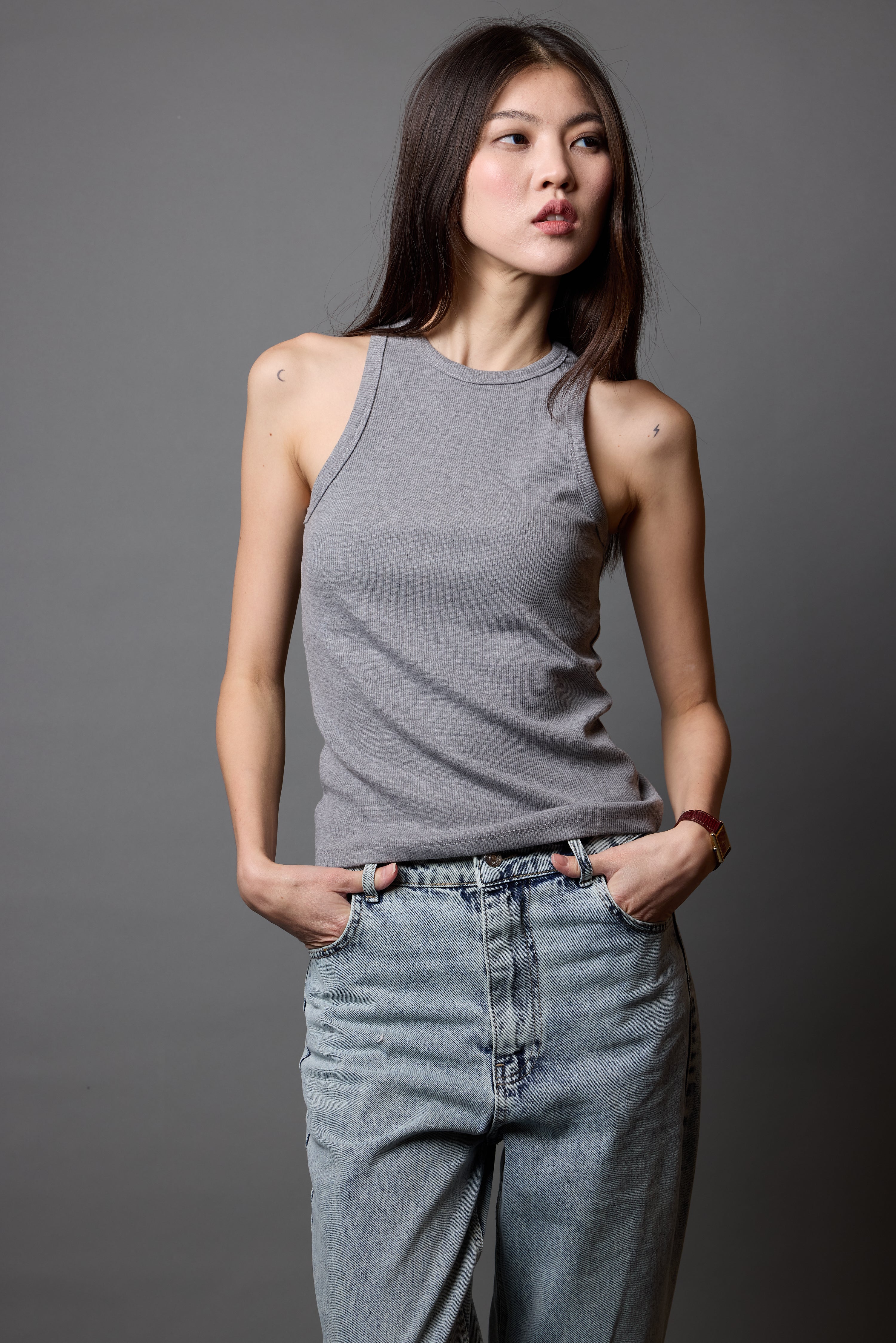 HALTER YAKA CROP TOP SOFT GREY