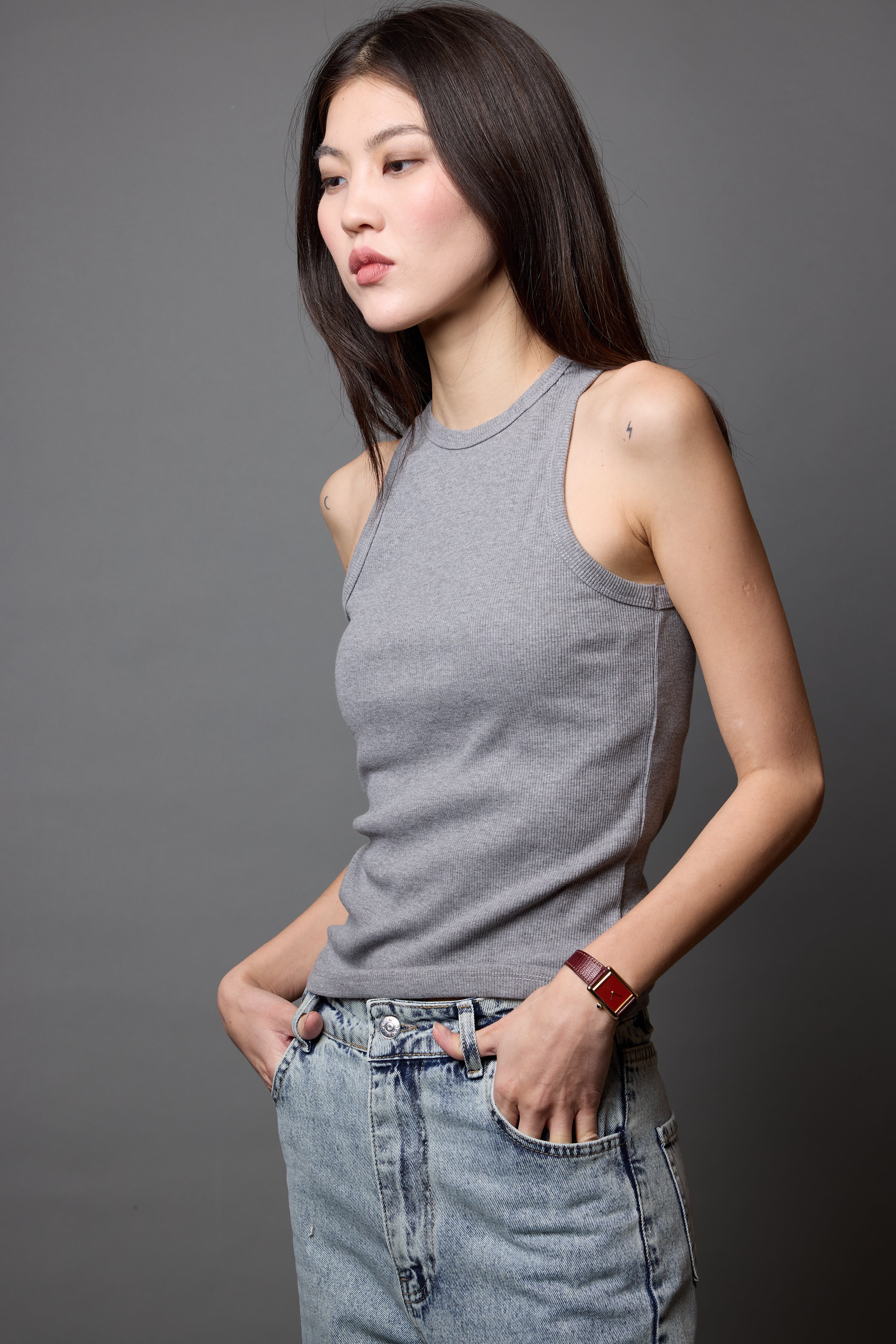 HALTER YAKA CROP TOP SOFT GREY