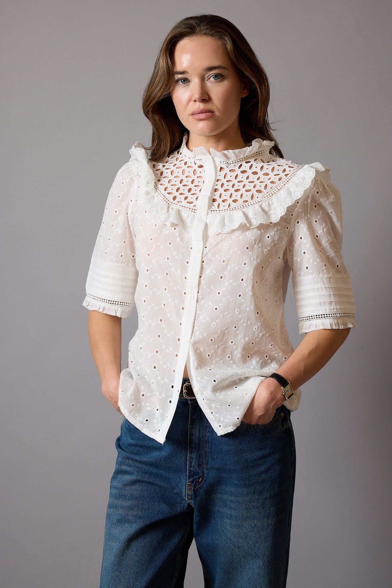 ANNA KARINA NAKISLI DELIK ISI GOMLEK