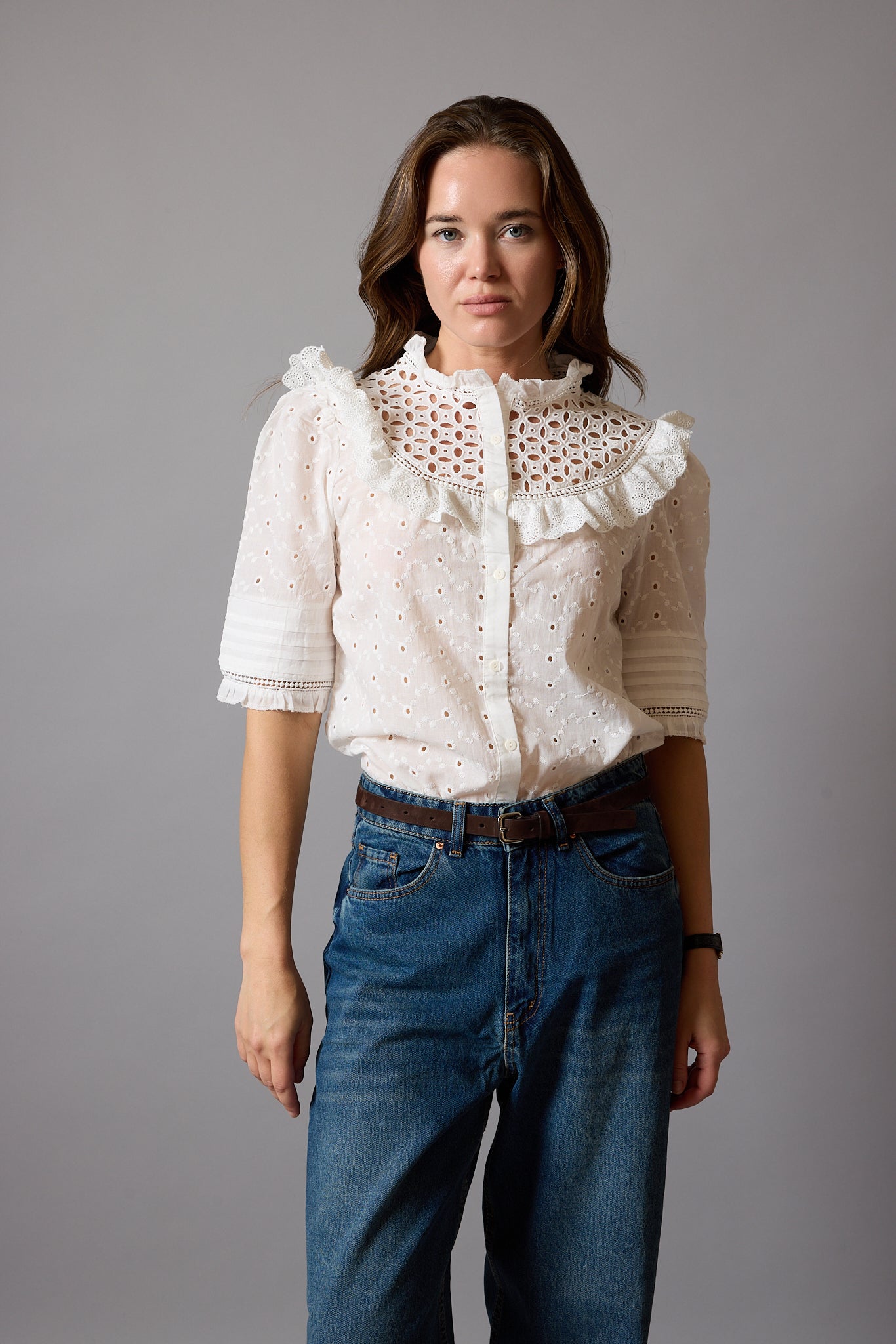 ANNA KARINA NAKISLI DELIK ISI GOMLEK