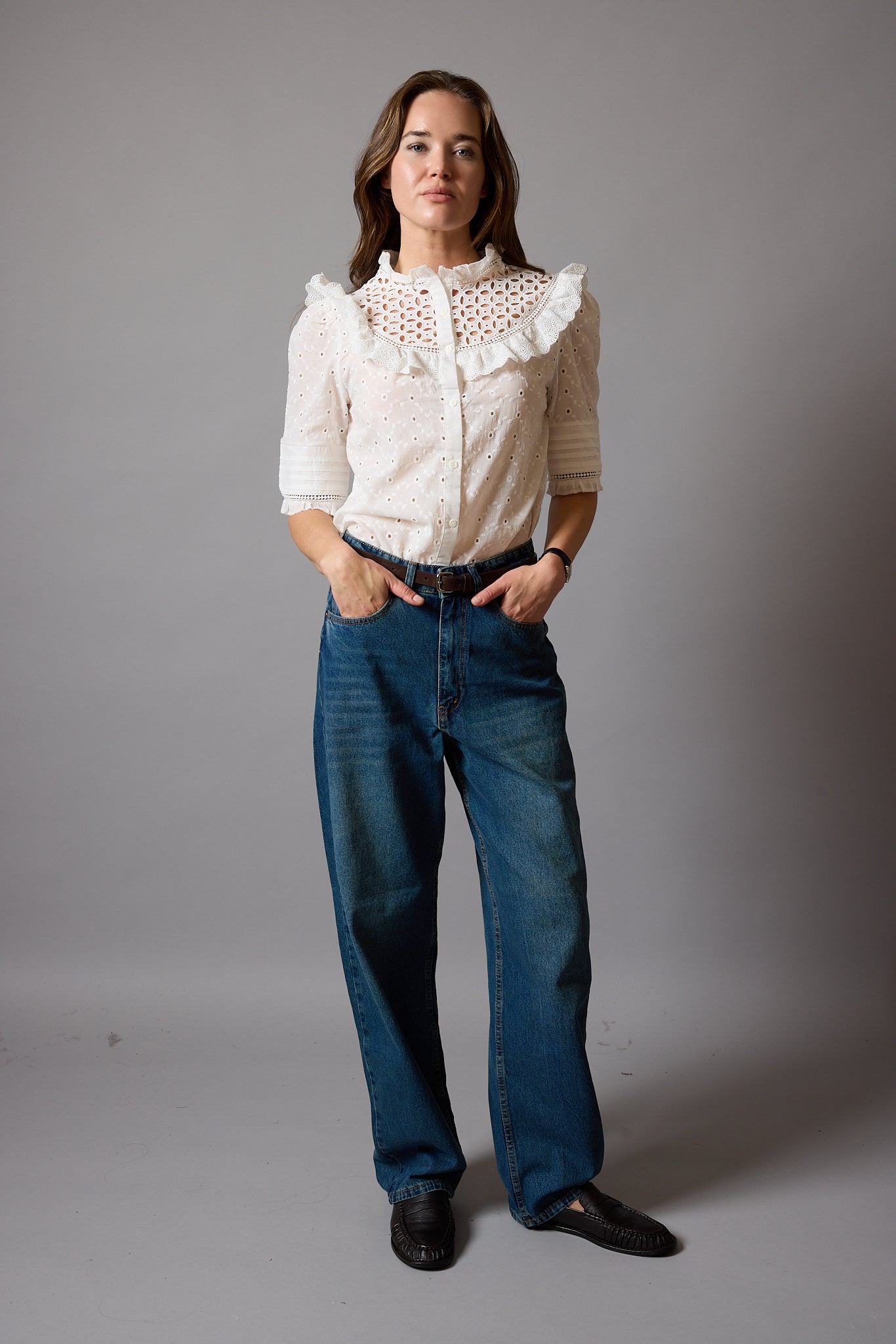 ANNA KARINA NAKISLI DELIK ISI GOMLEK