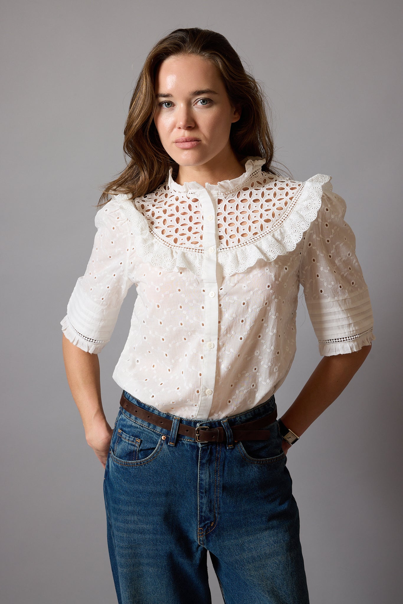 ANNA KARINA NAKISLI DELIK ISI GOMLEK