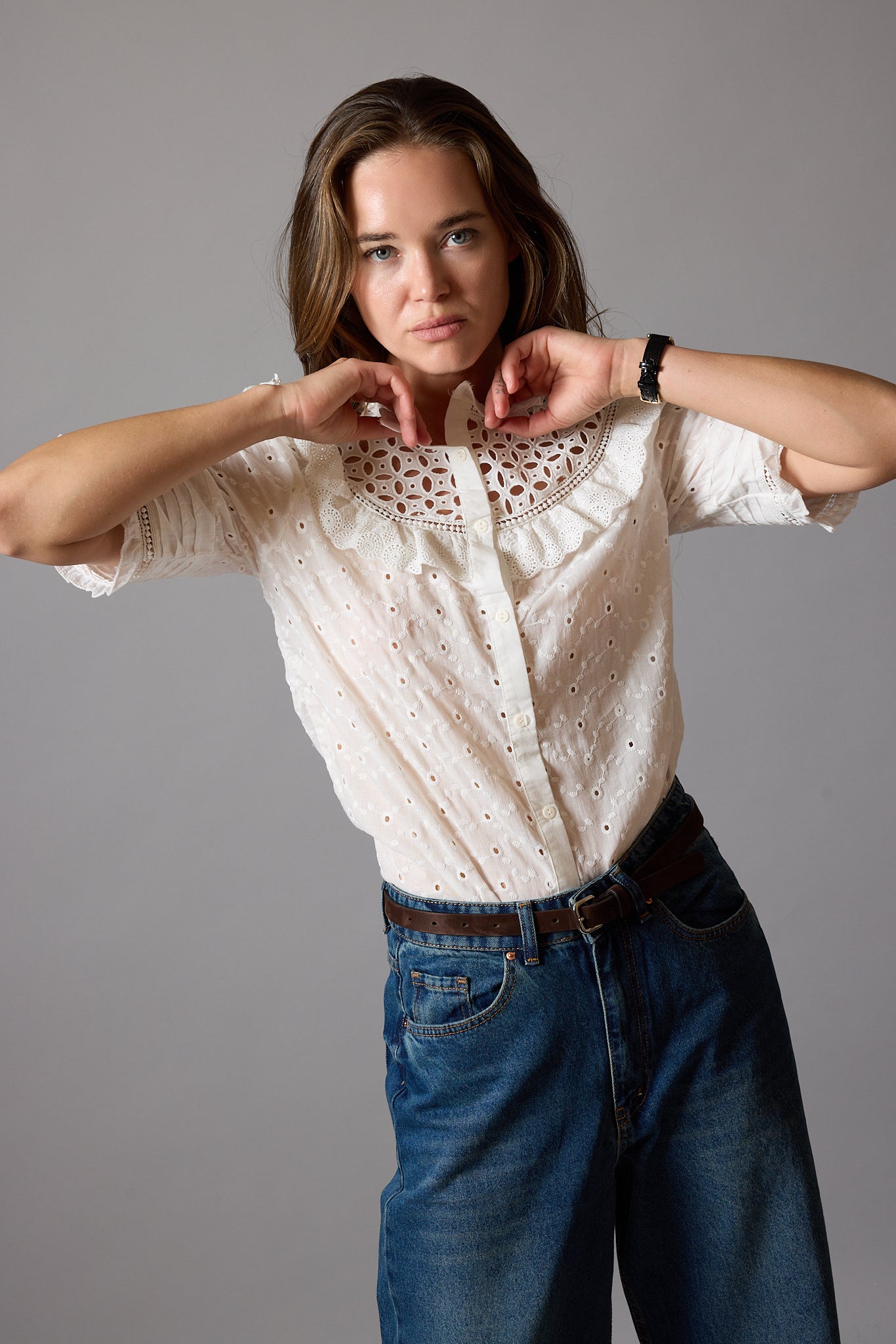 ANNA KARINA NAKISLI DELIK ISI GOMLEK