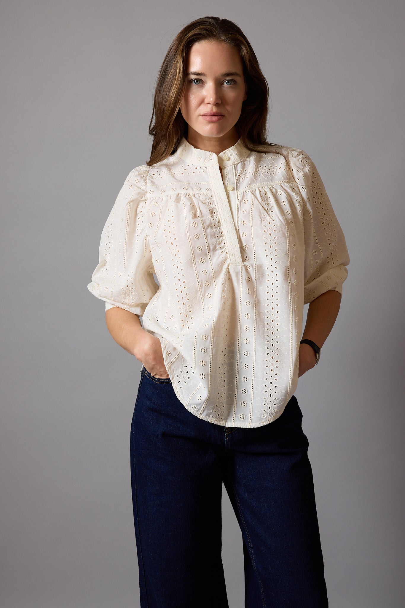 JANE HAKİM YAKA DELİK İŞİ BLUZ