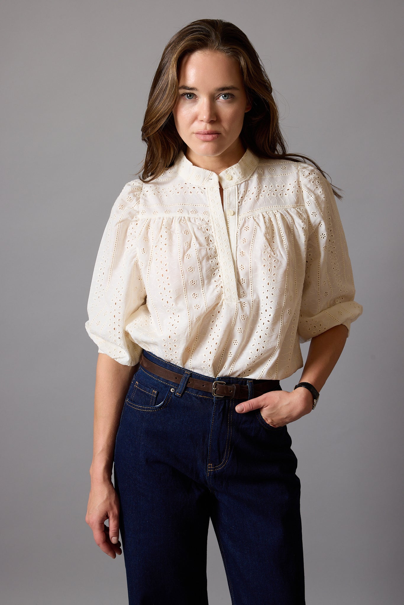 JANE HAKİM YAKA DELİK İŞİ BLUZ