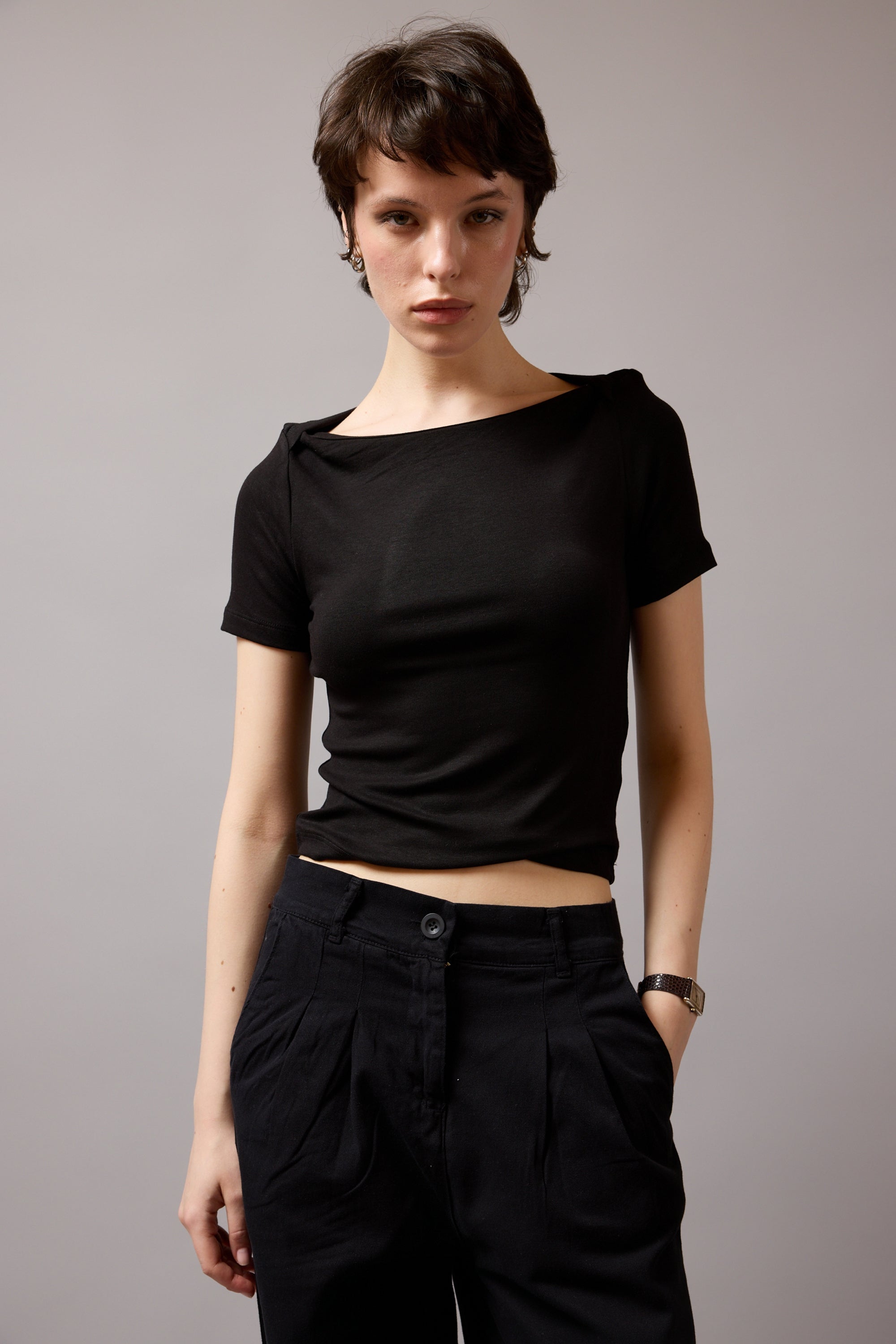 KAYIKCI YAKA YUMUSAK PAMUK KISA KOLLU T-SHIRT SIYAH