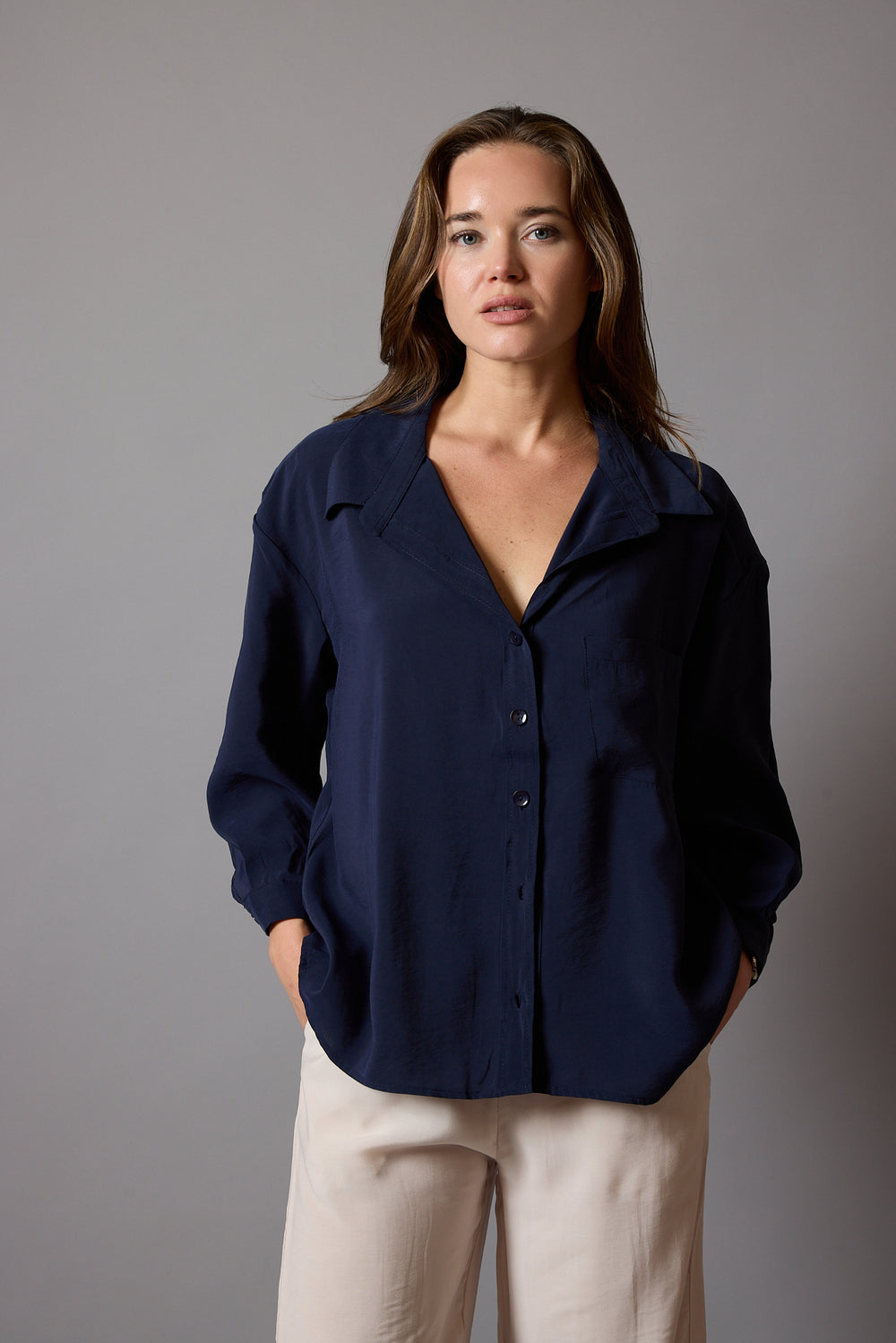 DOKUMLU CEPLI TENSEL GOMLEK LACIVERT