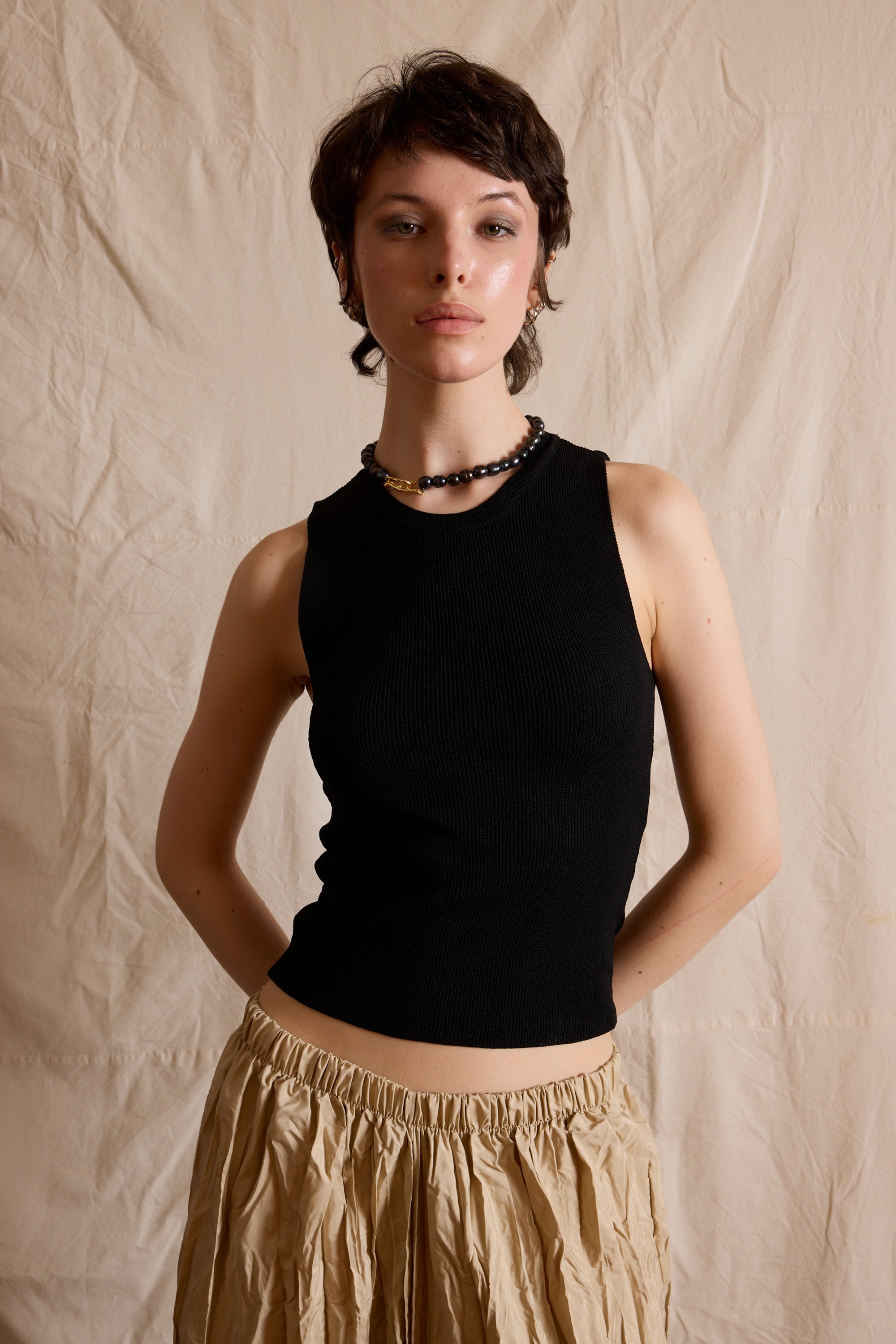 SLEEVELESS WOVEN KNITWEAR BLACK