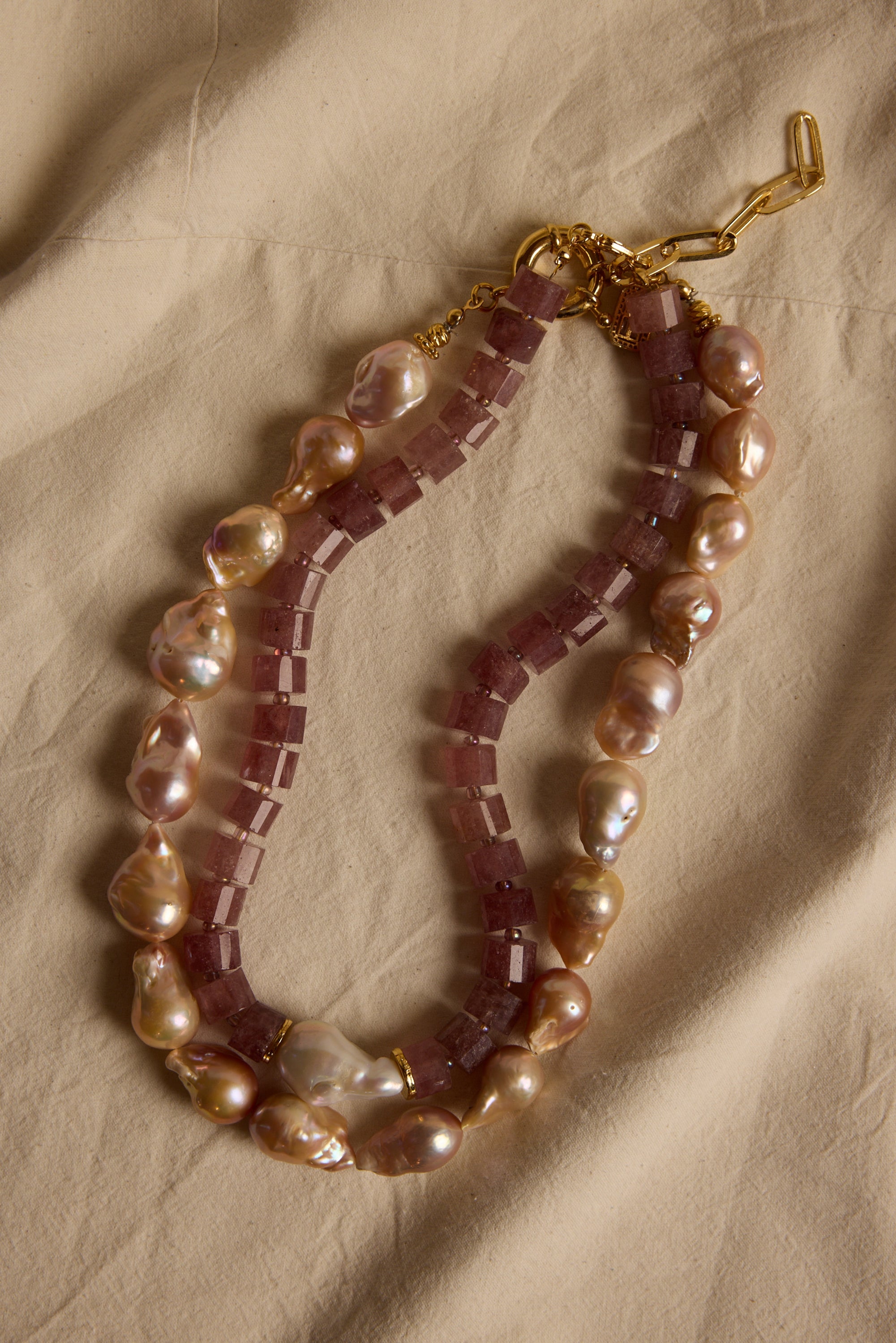 ROSE MARINE BAROQUE NECKLACE