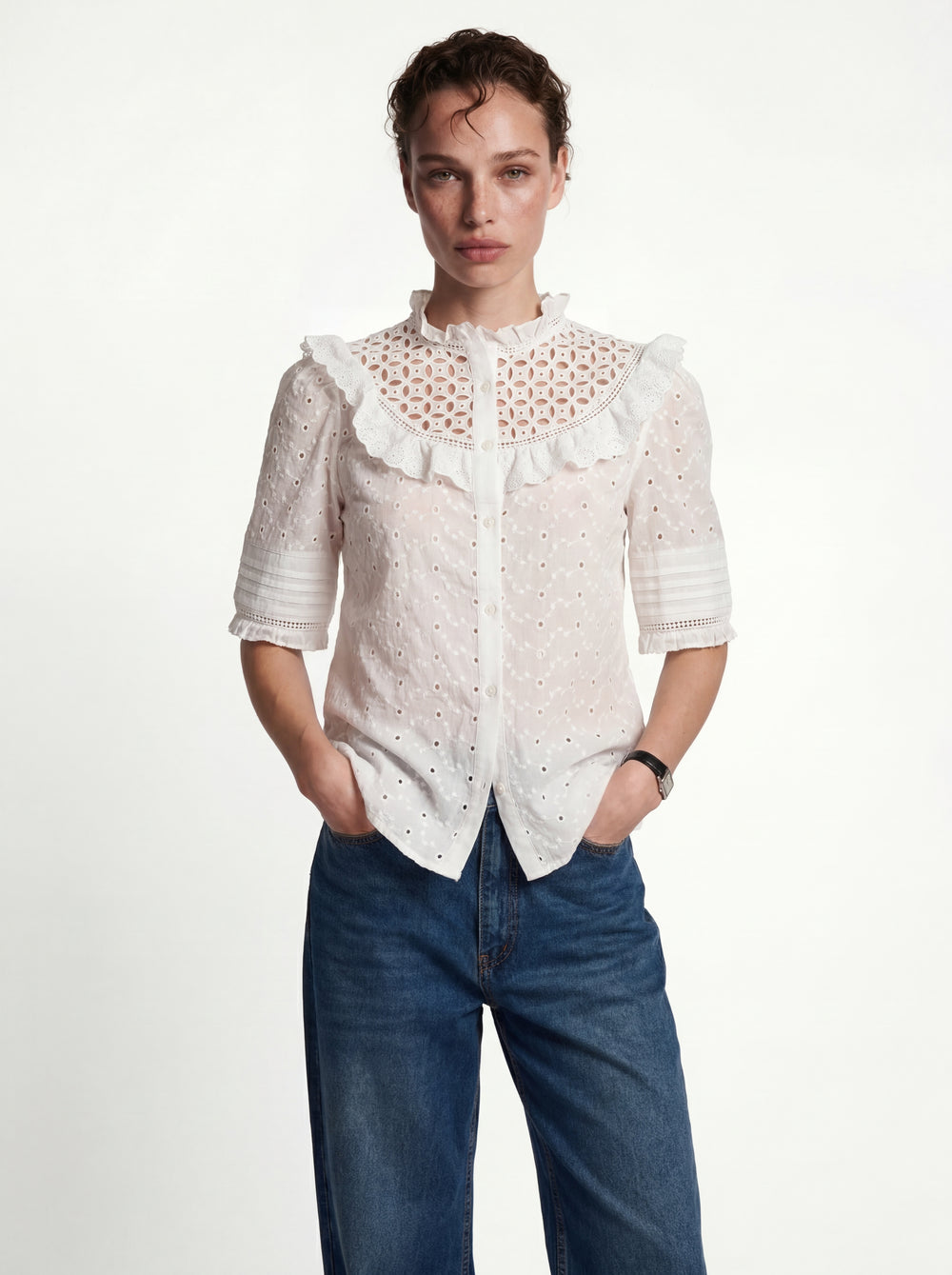 ANNA KARINA NAKISLI DELIK ISI GOMLEK