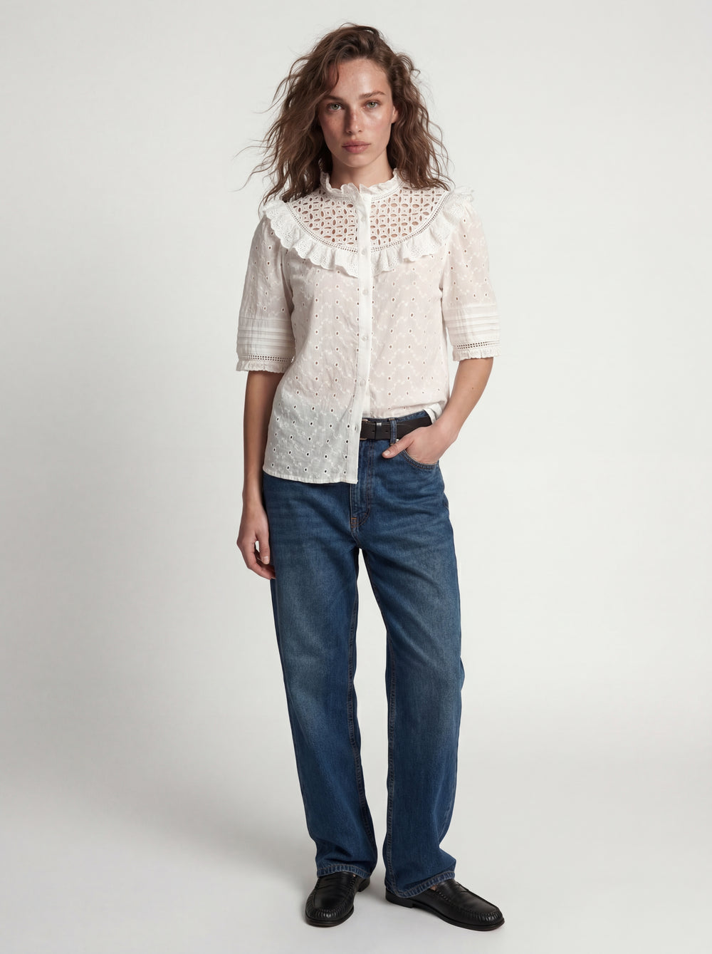 ANNA KARINA NAKISLI DELIK ISI GOMLEK