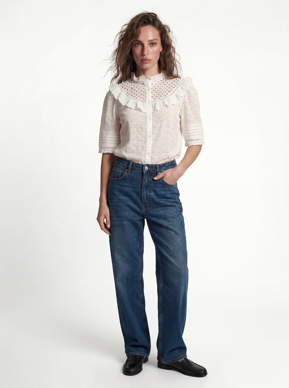 ANNA KARINA NAKISLI DELIK ISI GOMLEK