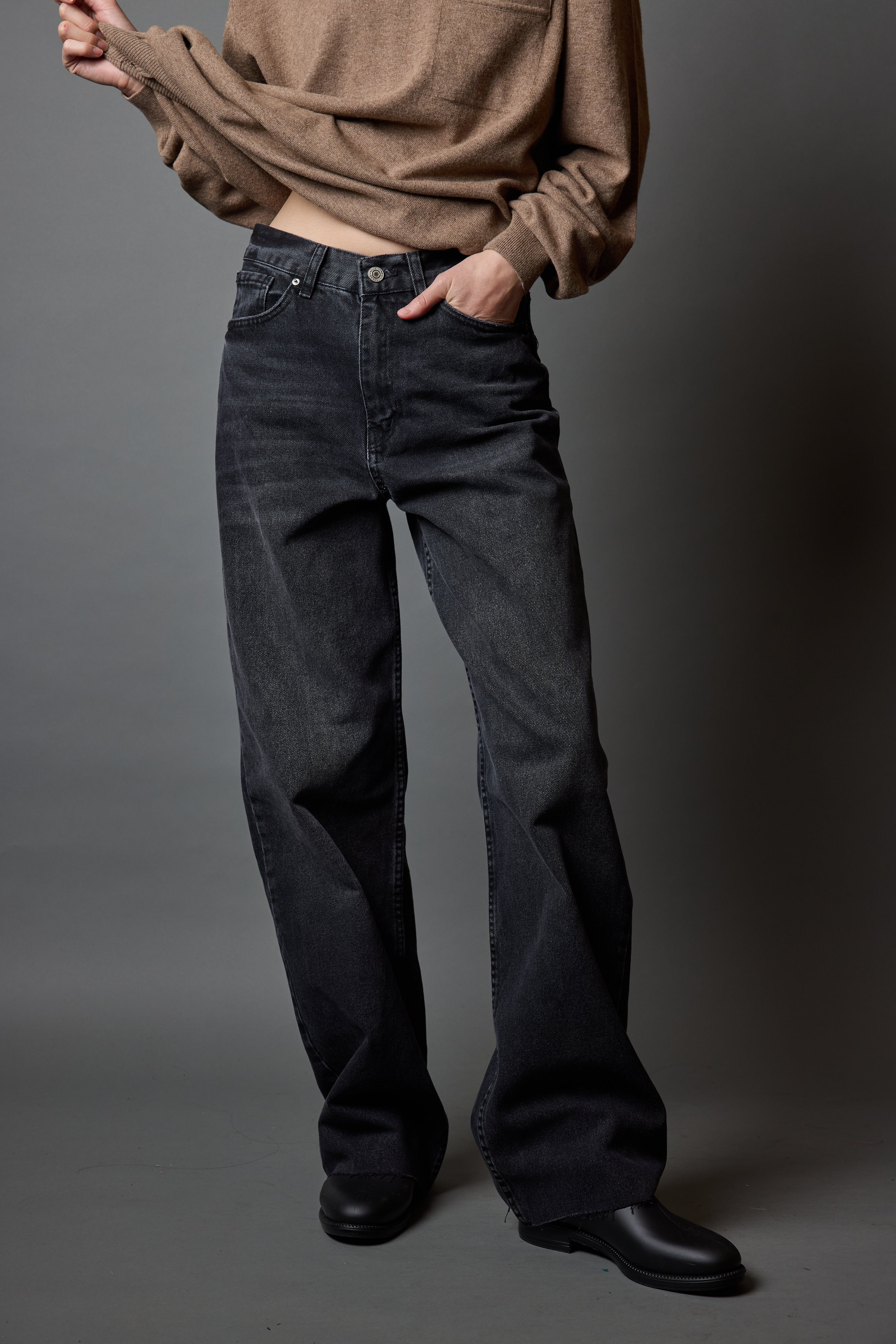 STRAIGHT FIT YÜKSEK BEL BORU PAÇA JEAN FÜME