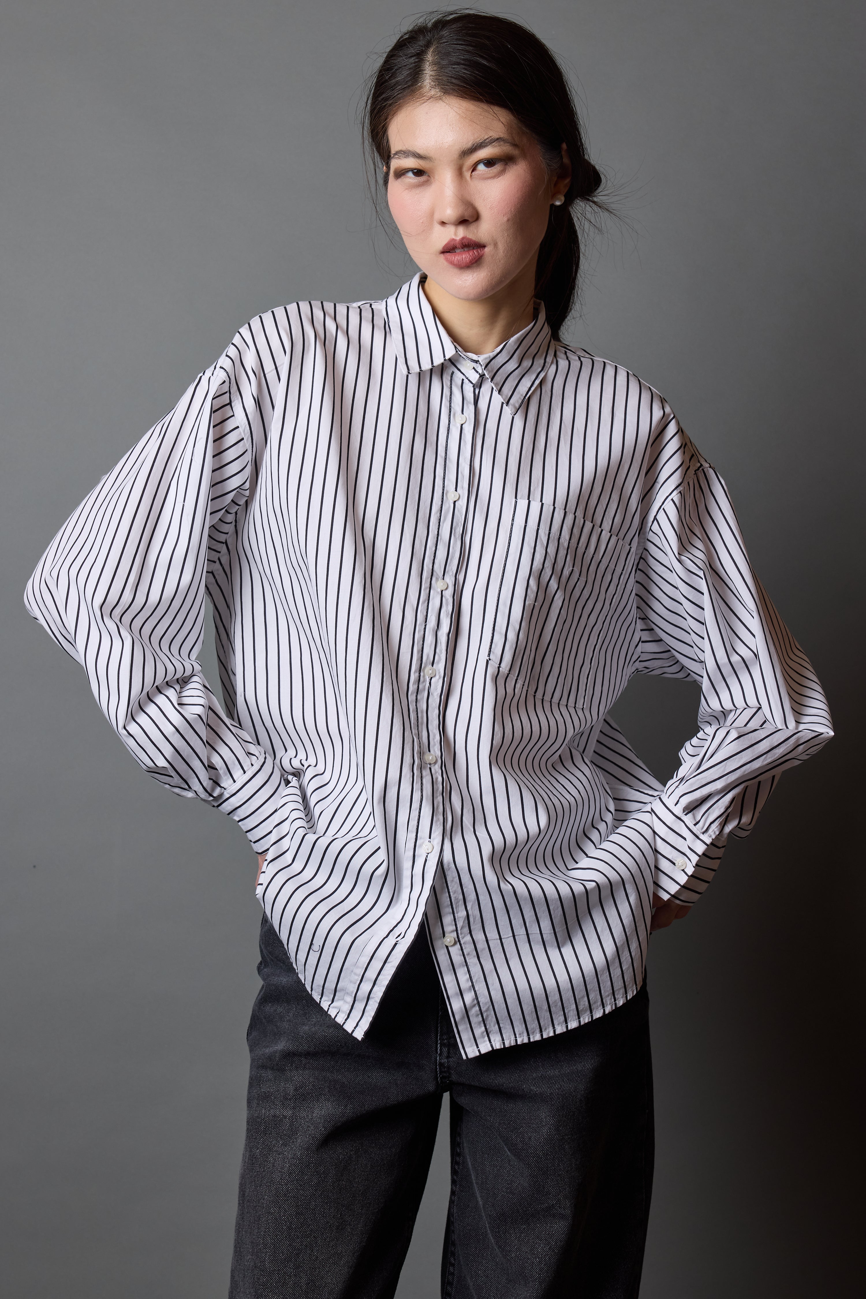 KLASİK YAKA OVERSIZE ÇİZGİLİ GÖMLEK
