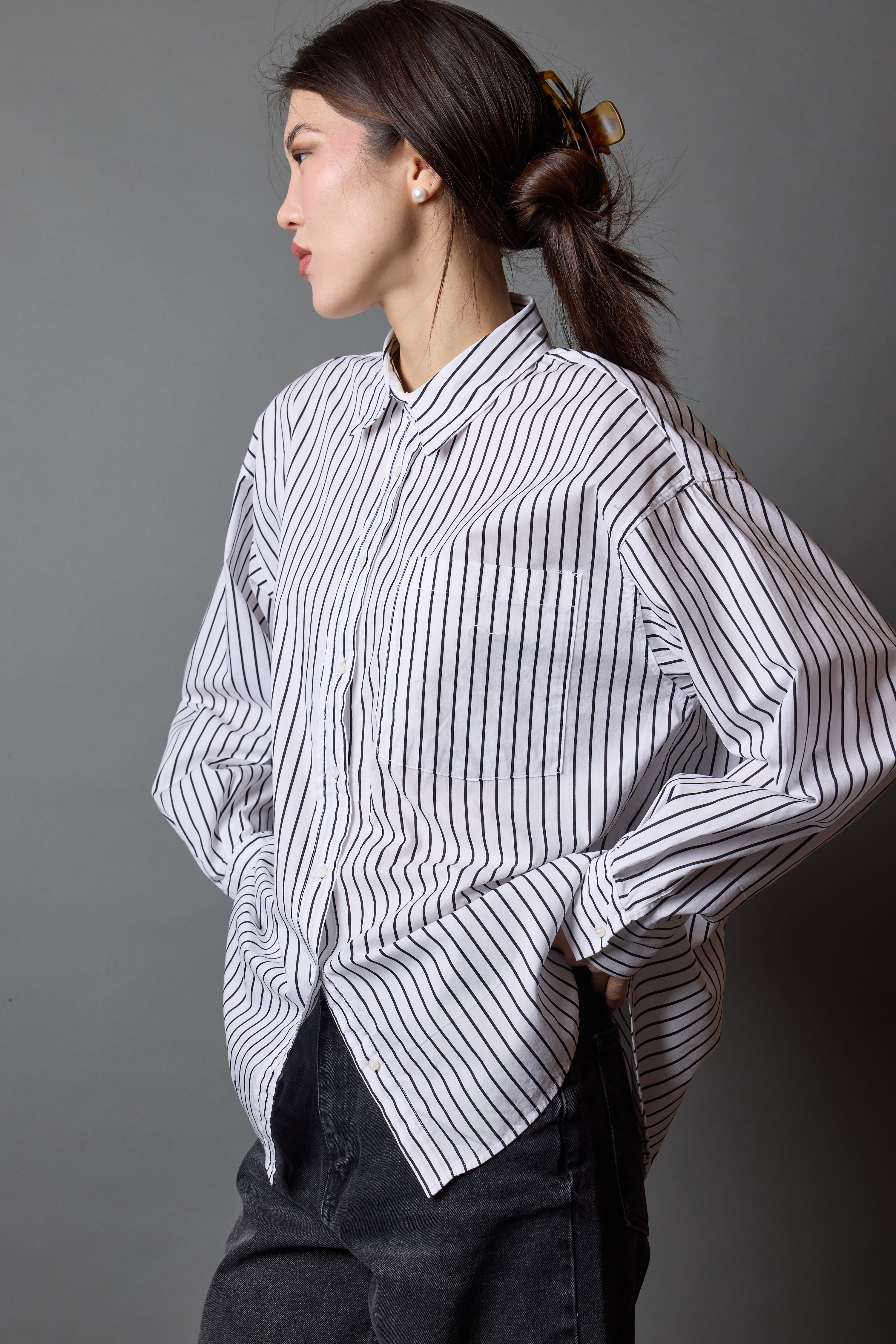 KLASİK YAKA OVERSIZE ÇİZGİLİ GÖMLEK