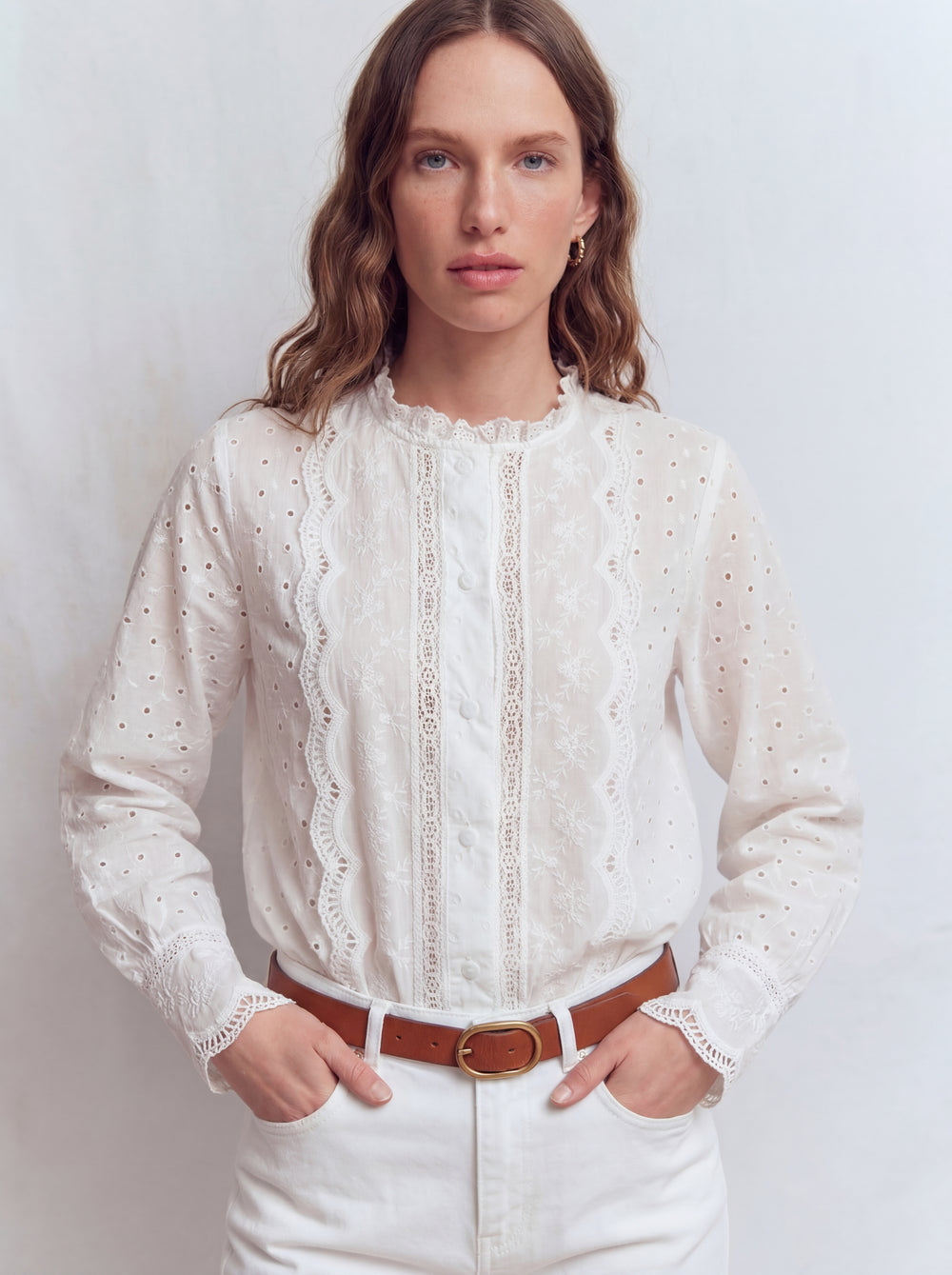 MARIA DANTEL DETAYLI FIRFIRLI PAMUK GOMLEK BEYAZ