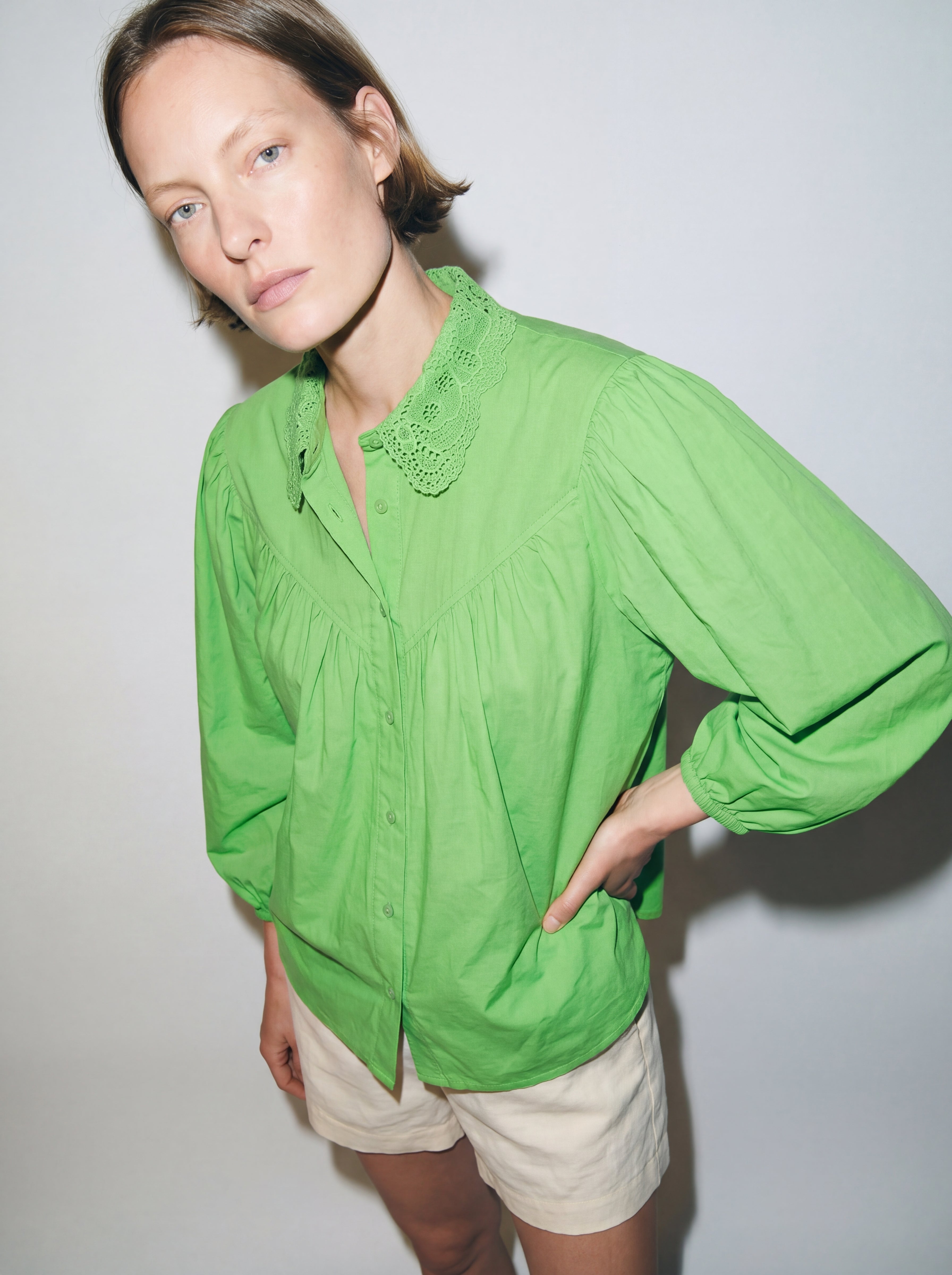 MARGARET DANTEL DETAYLI GOMLEK YESIL
