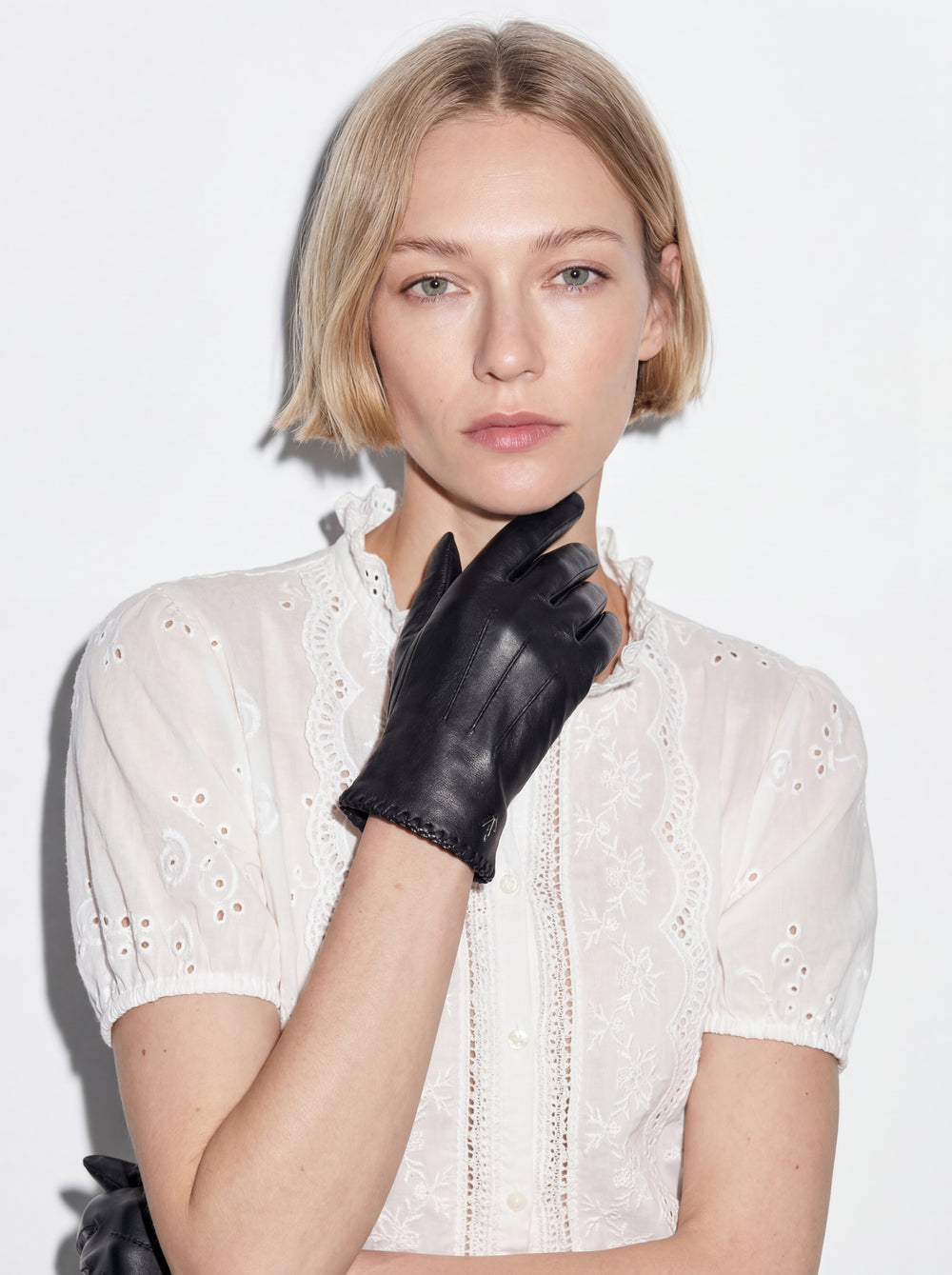 MARIA DANTEL DETAYLI FIRFIRLI KISA KOLLU PAMUK GOMLEK