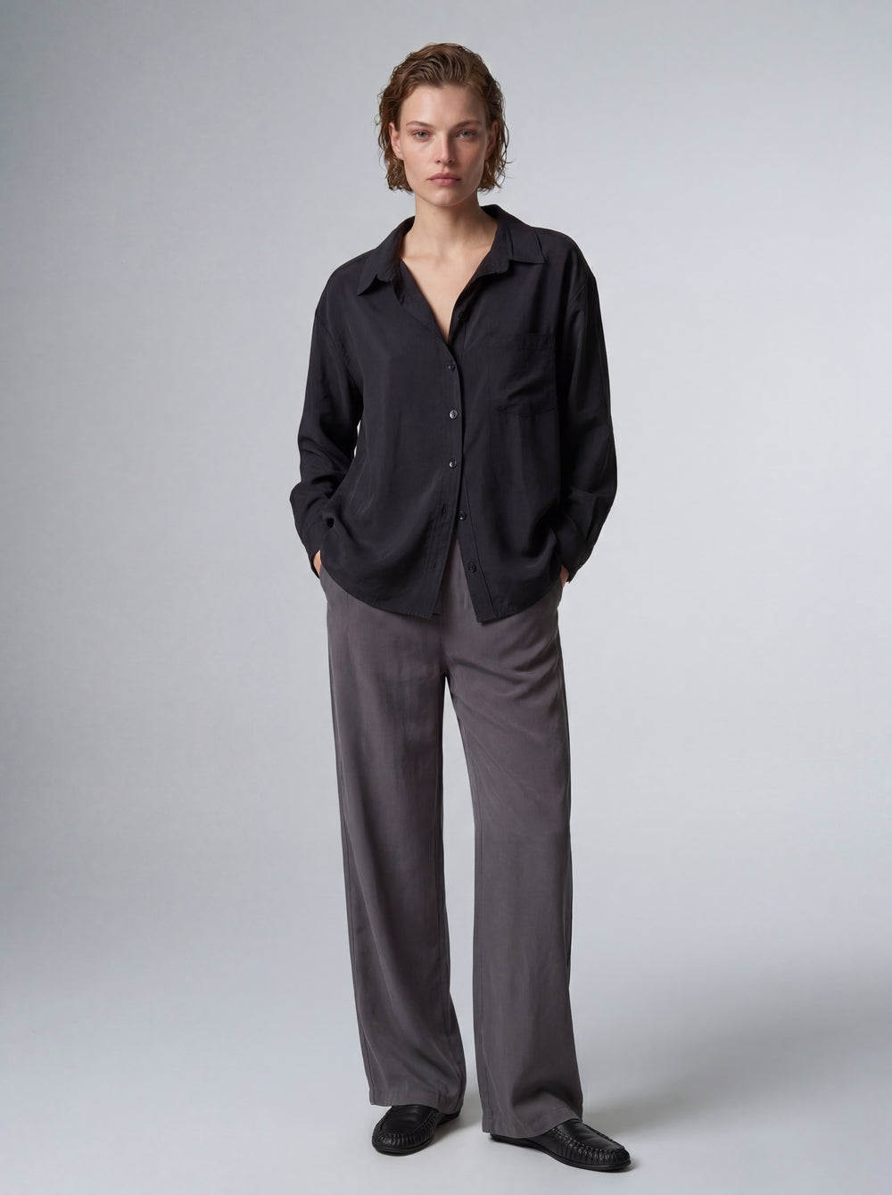 DOKUMLU CEPLI TENSEL GOMLEK SIYAH