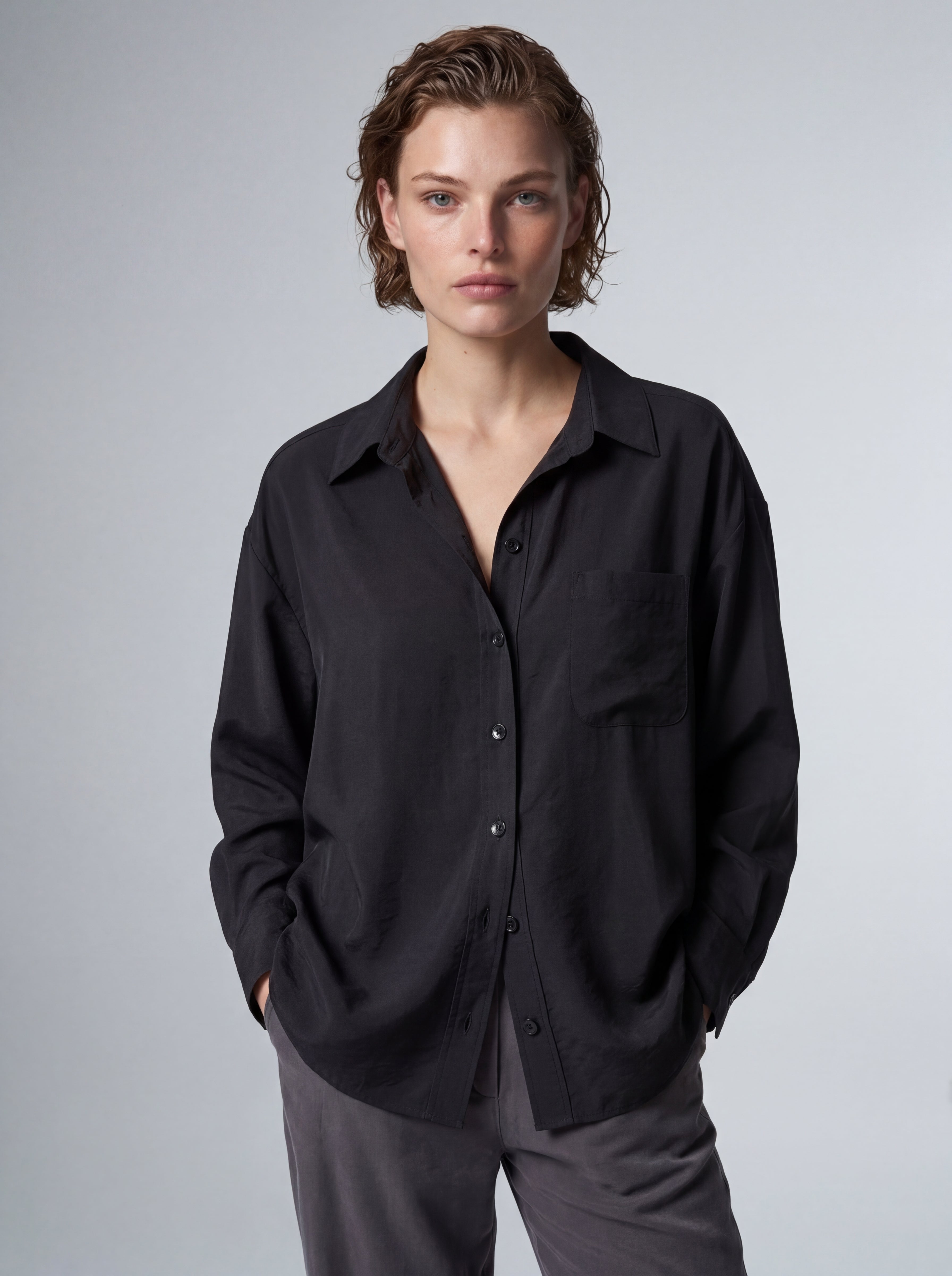 DOKUMLU CEPLI TENSEL GOMLEK SIYAH