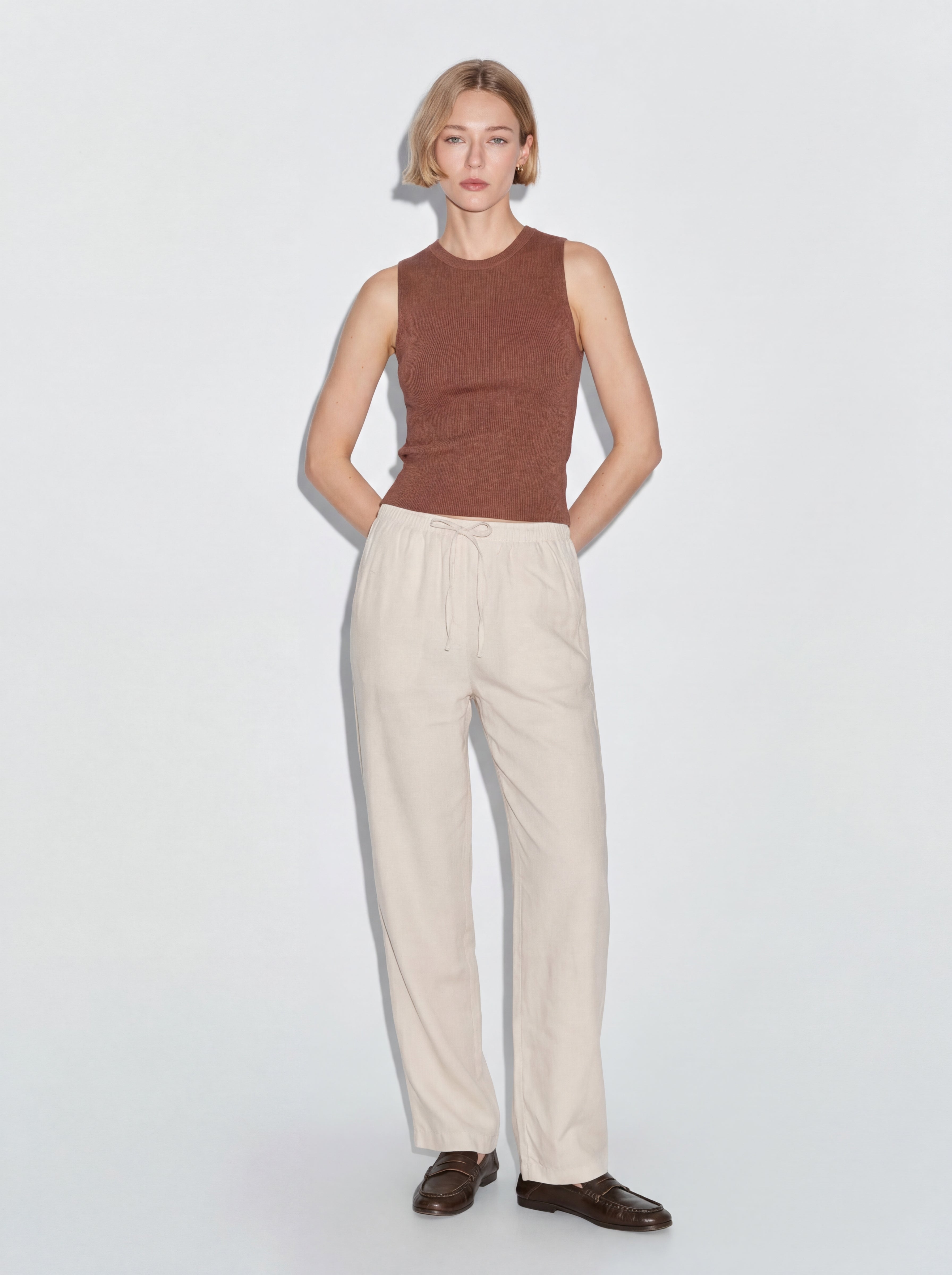 SLEEVELESS WOVEN KNITWEAR CINNAMON