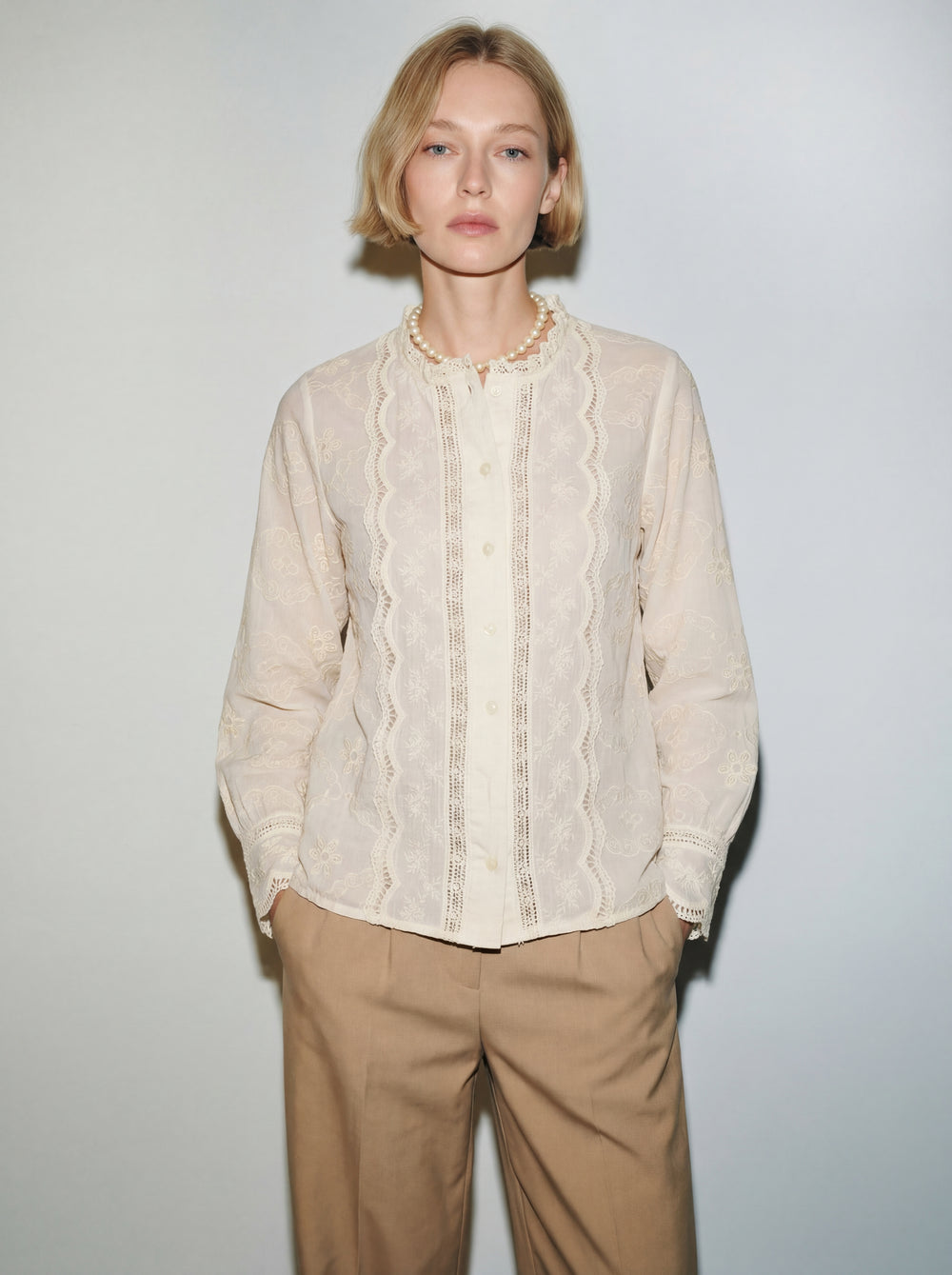 MARIA DANTEL DETAYLI FIRFIRLI PAMUK GOMLEK BEIGE