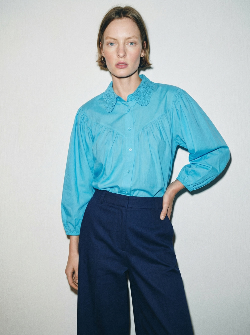 MARGARET DANTEL DETAYLI GOMLEK MAVI