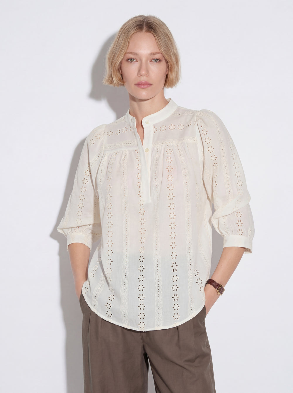 JANE HAKIM YAKA DELIK ISI BLUZ