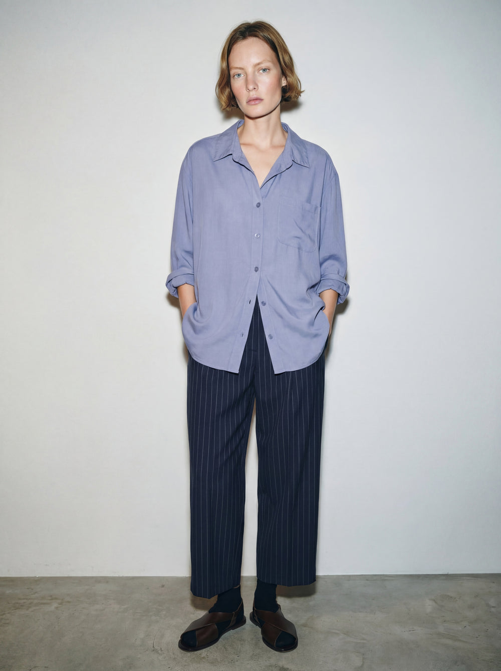 DOKUMLU CEPLI TENSEL GOMLEK GRI