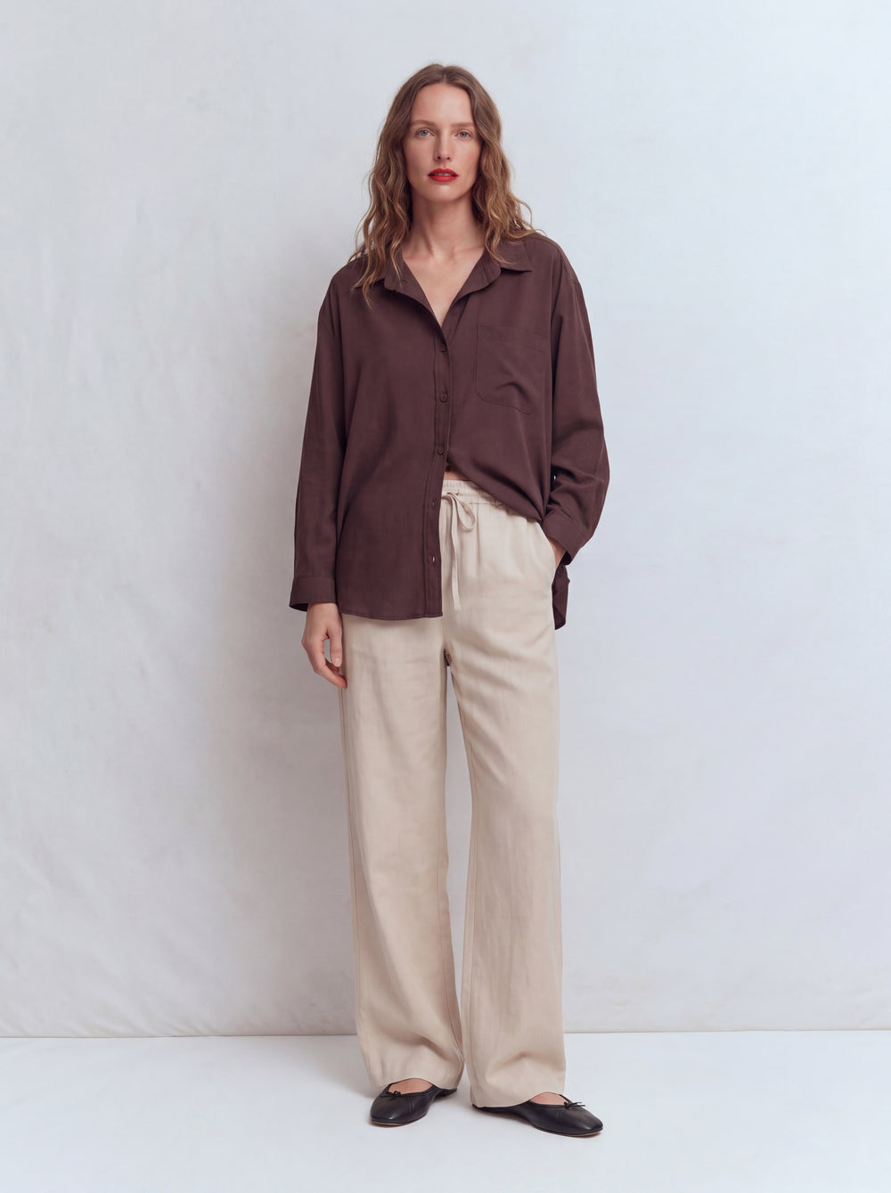 DOKUMLU CEPLI TENSEL GOMLEK KAHVE