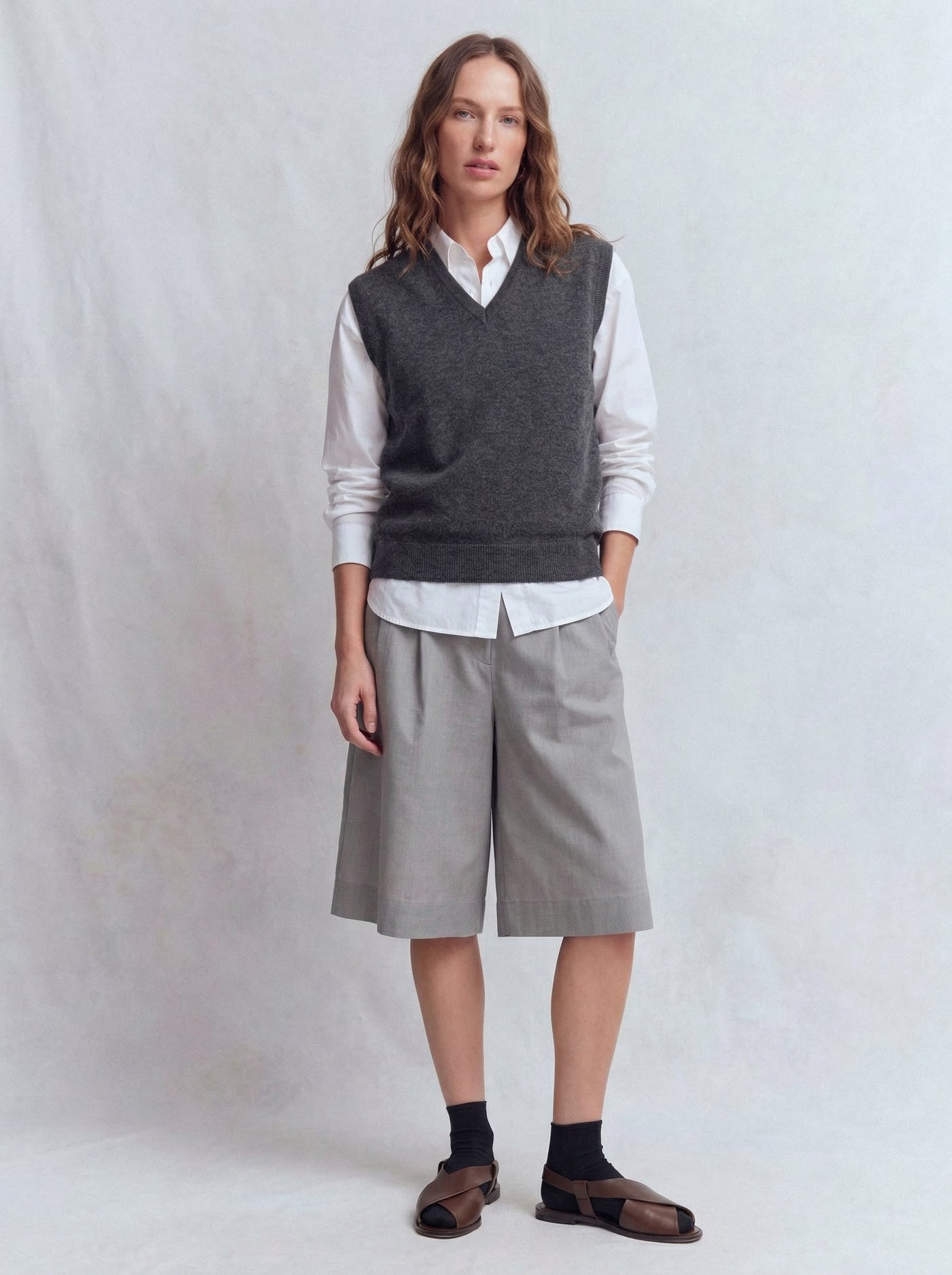 WOOL V-NECK UNISEX SWEATER SMOKED