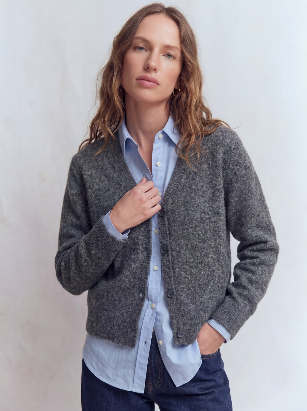 V YAKA YUMUSAK DOKULU TRIKO HIRKA FUME