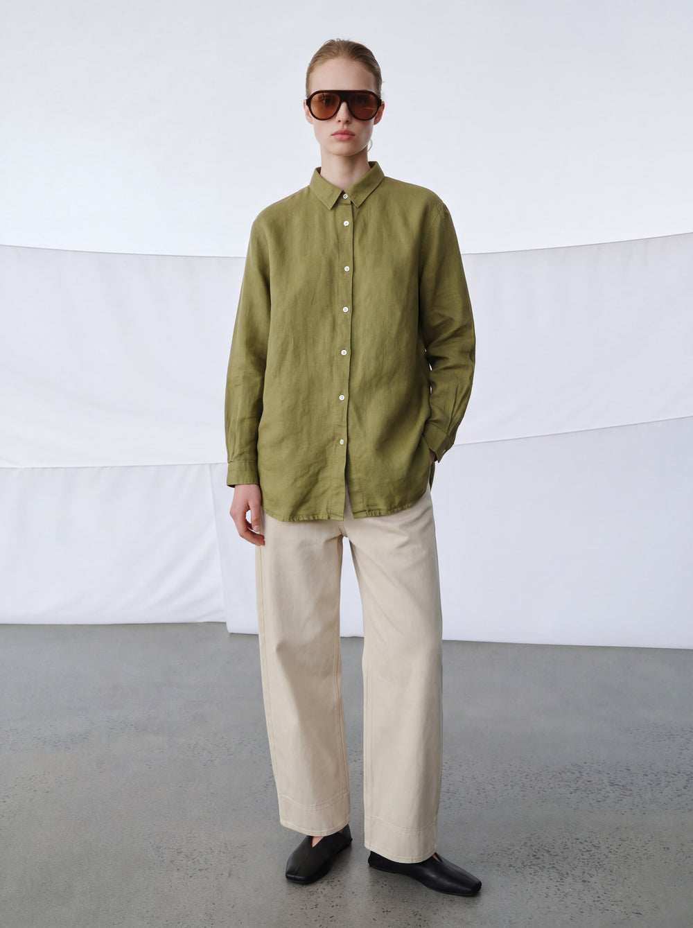 DOKUMLU %100 YIKANMIS KETEN GOMLEK OLIVE