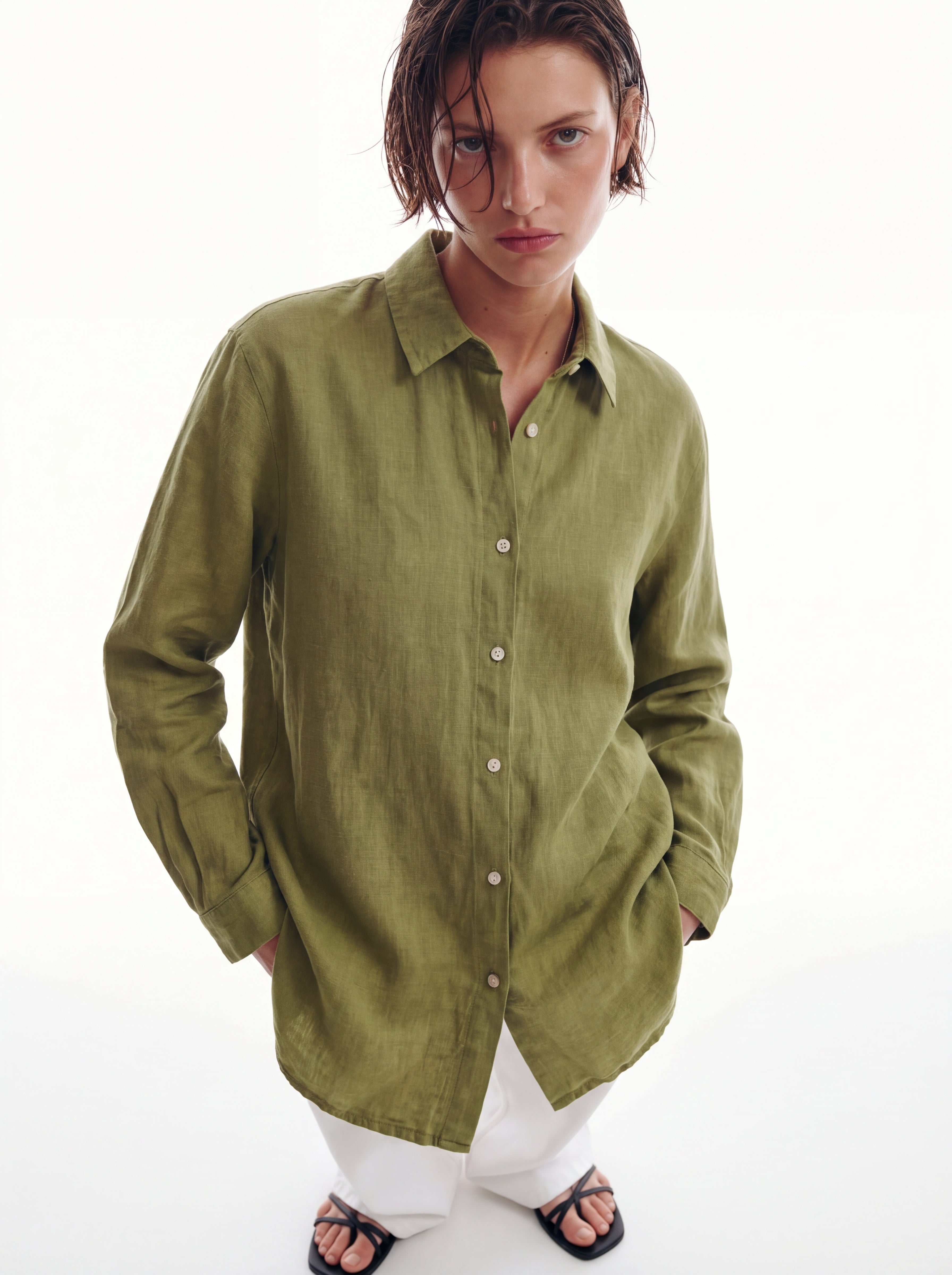 DOKUMLU %100 YIKANMIS KETEN GOMLEK OLIVE