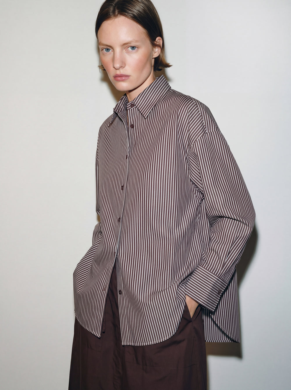 KLASIK YAKA OVERSIZE CIZGILI POPLIN GOMLEK KAHVE