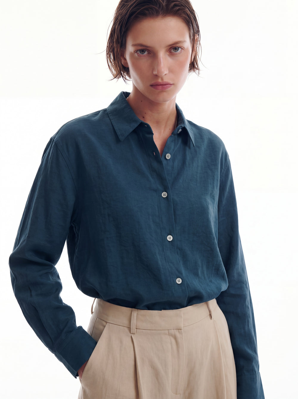 DOKUMLU TENCEL GOMLEK PETROL MAVI