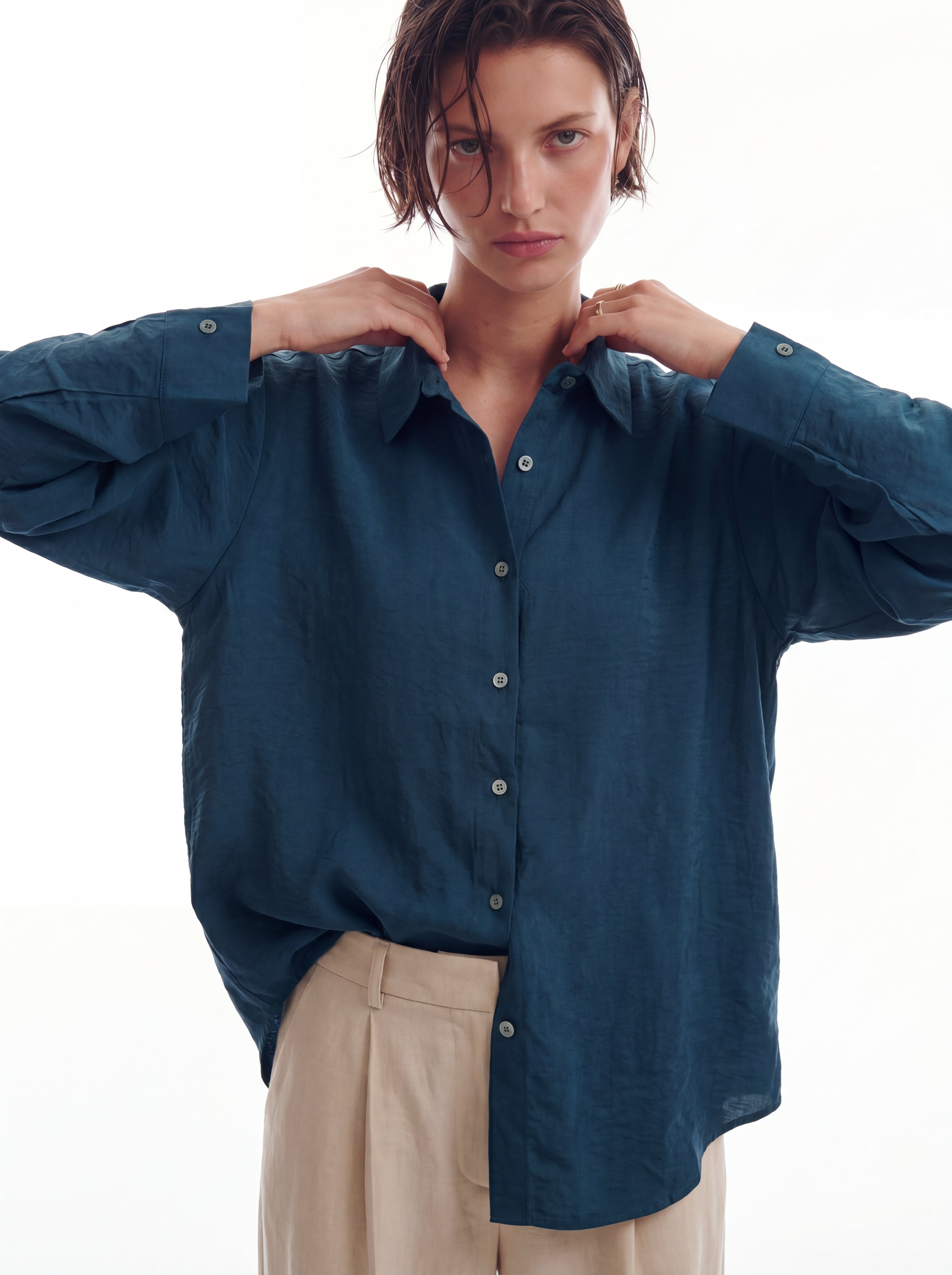 DOKUMLU TENCEL GOMLEK PETROL MAVI