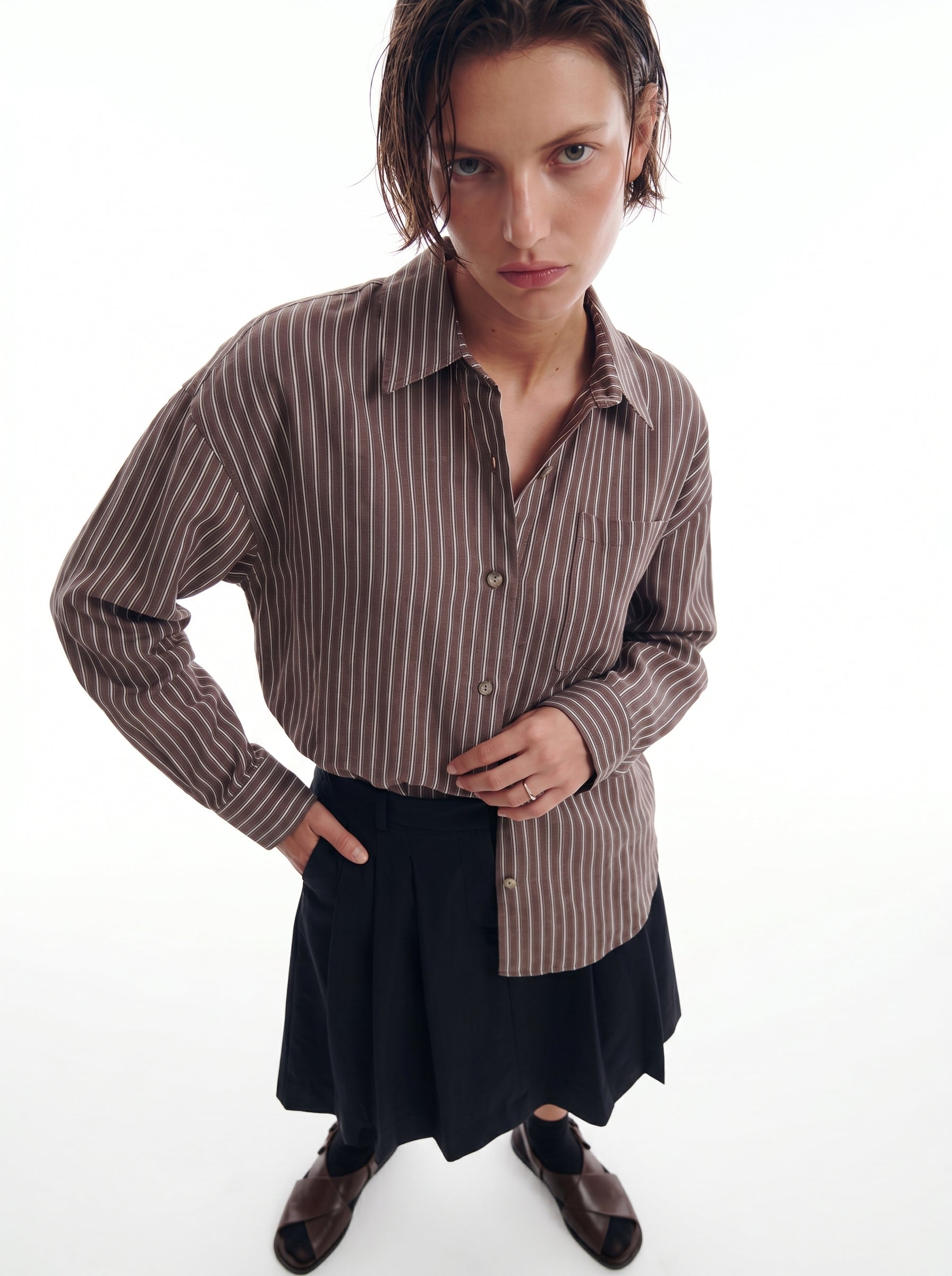 DOKUMLU CIZGILI TENCEL GOMLEK KAHVE