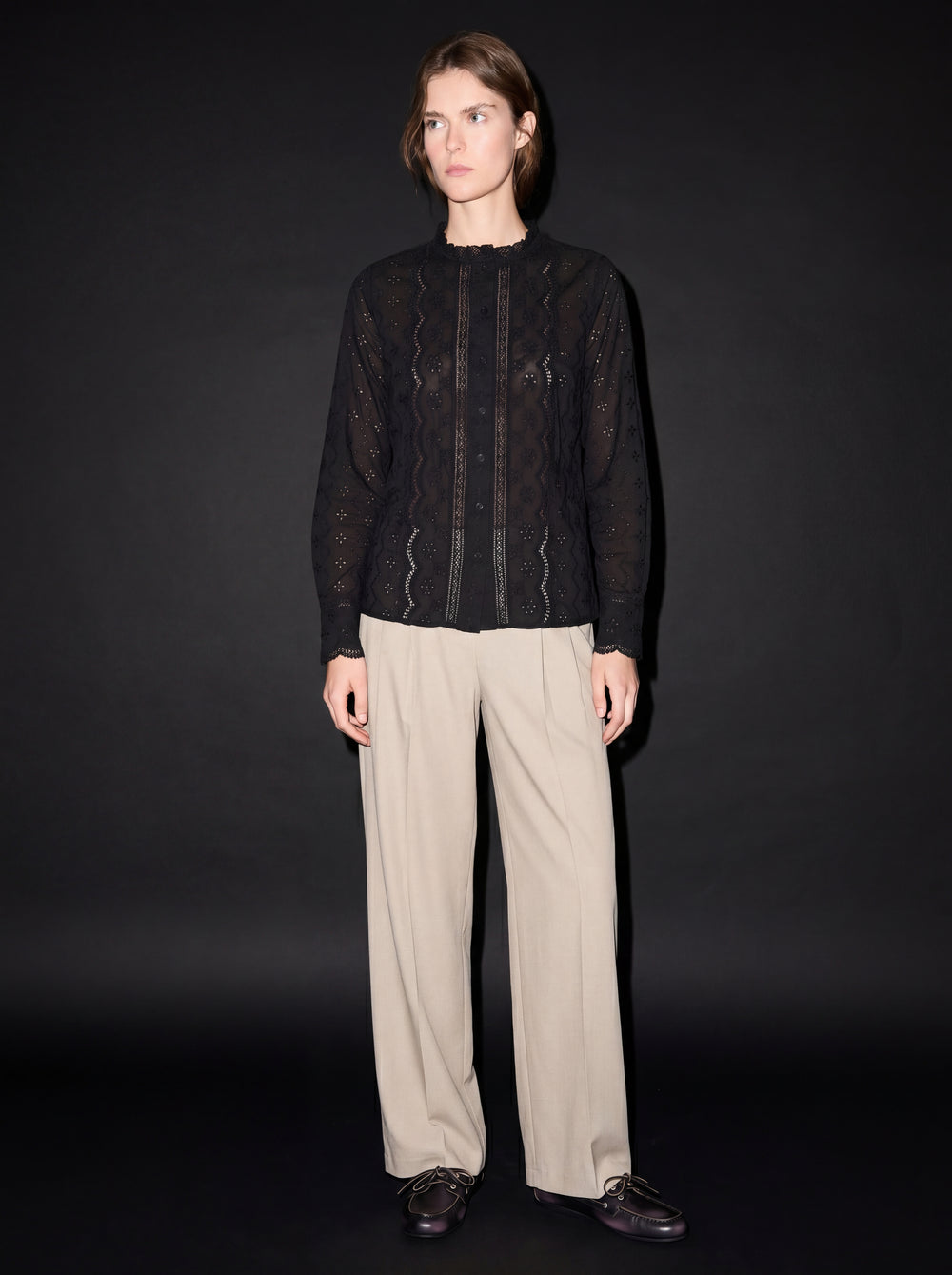 MARIA DANTEL DETAYLI FIRFIRLI PAMUK GOMLEK SIYAH