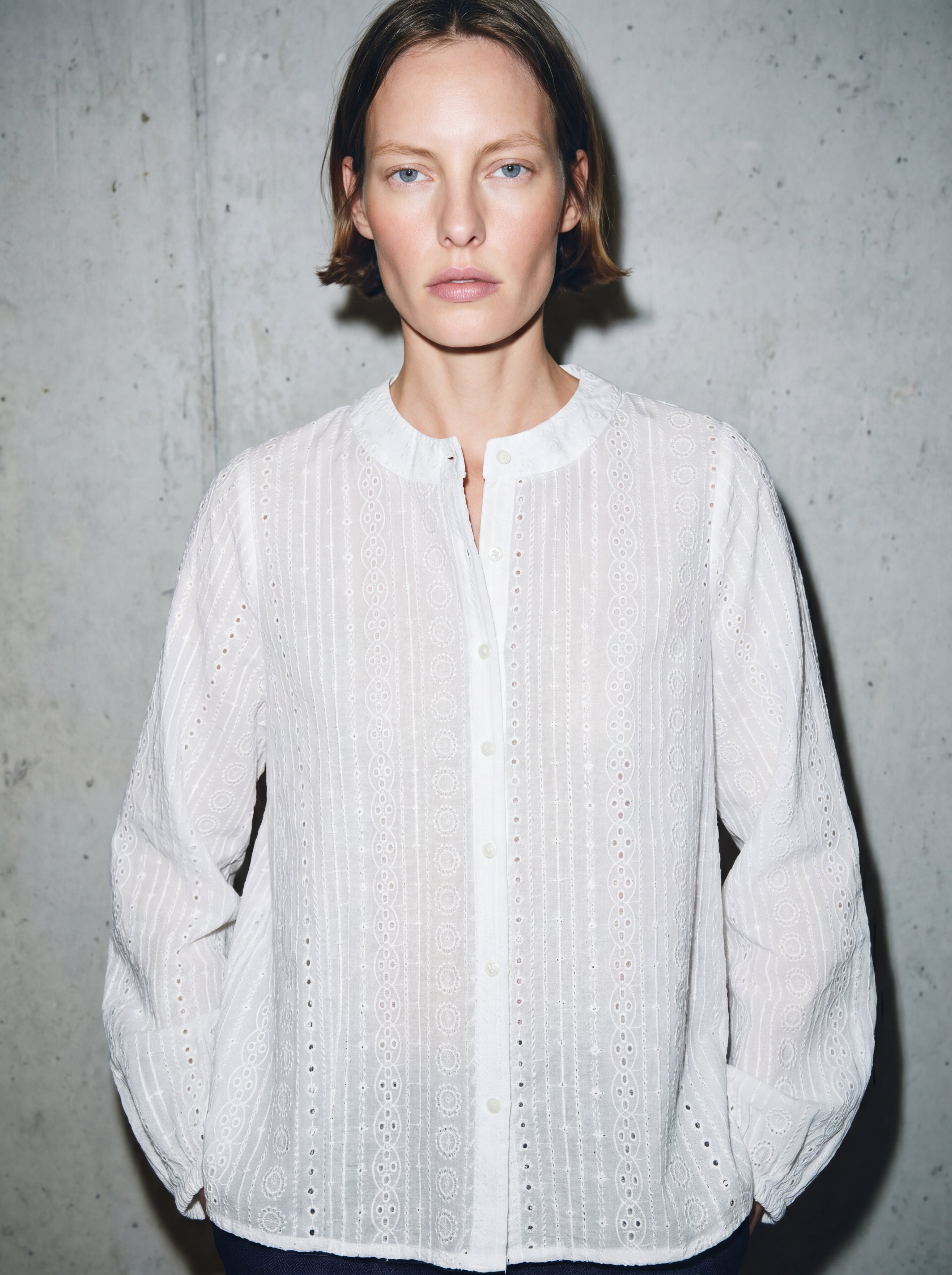 EDITH STANDARD COLLAR HOLE HEAT SHIRT