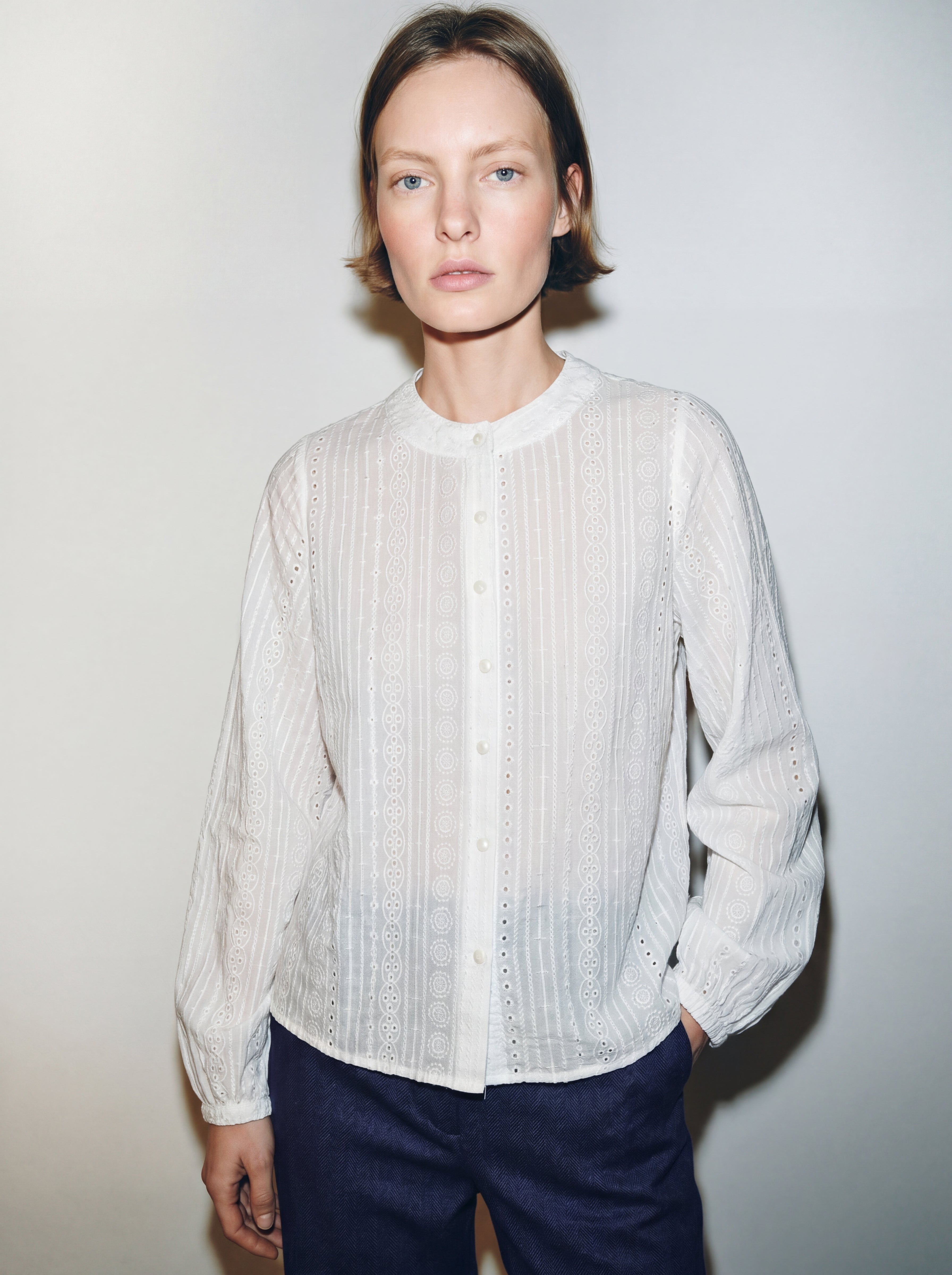 EDITH STANDARD COLLAR HOLE HEAT SHIRT