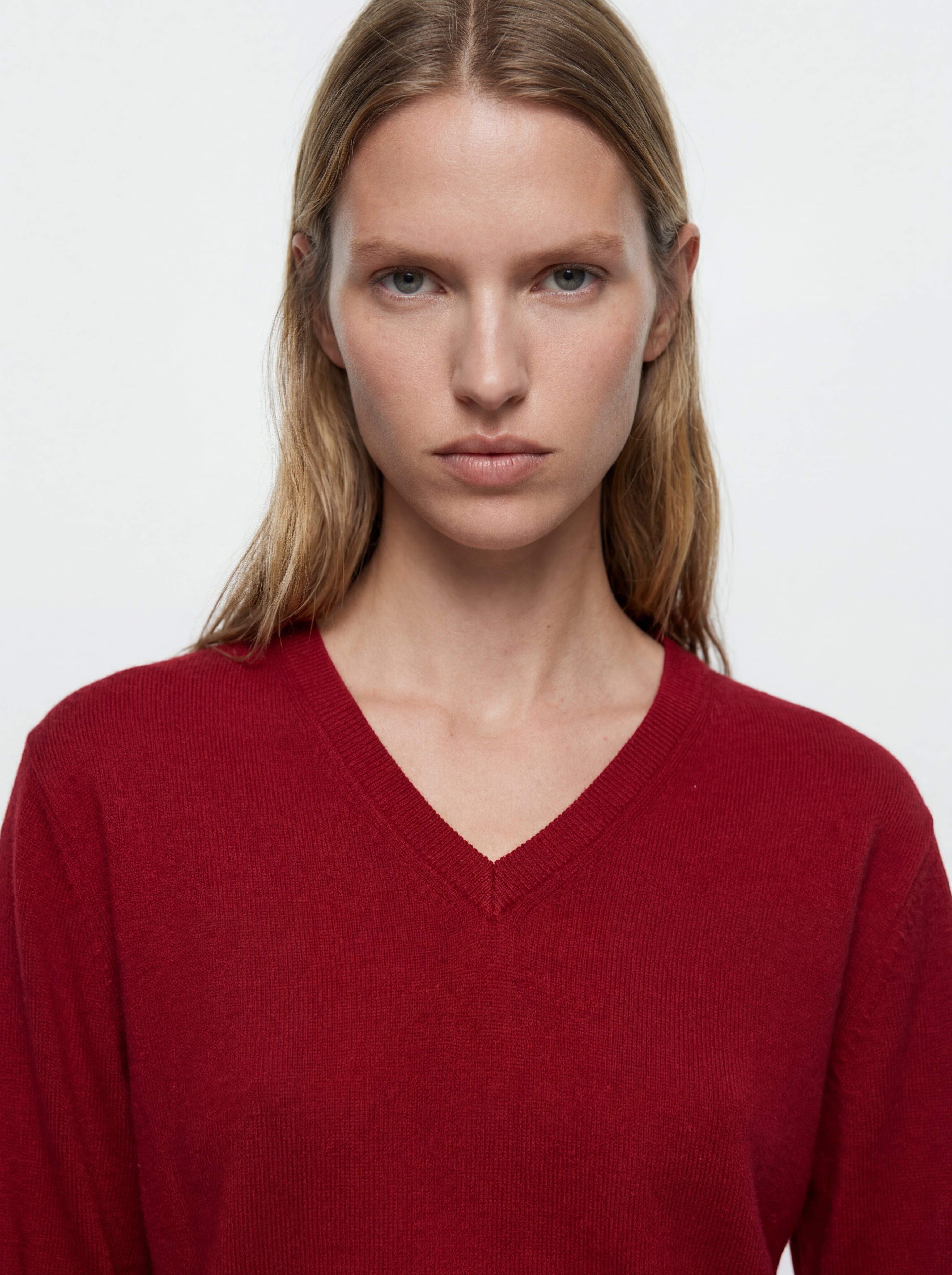 WOOL V-NECK UNISEX SWEATER RED